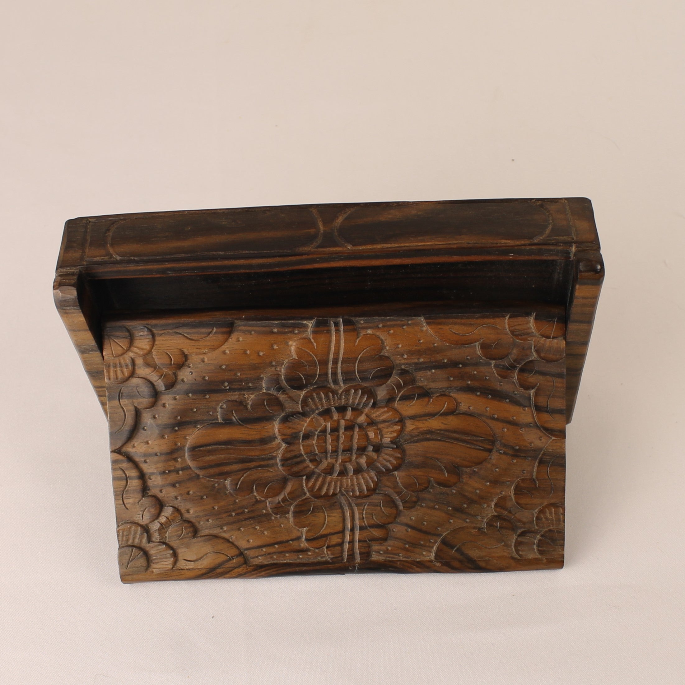 Handgesneden Houten Bak Met Deksel – Indonesisch Florale Carving