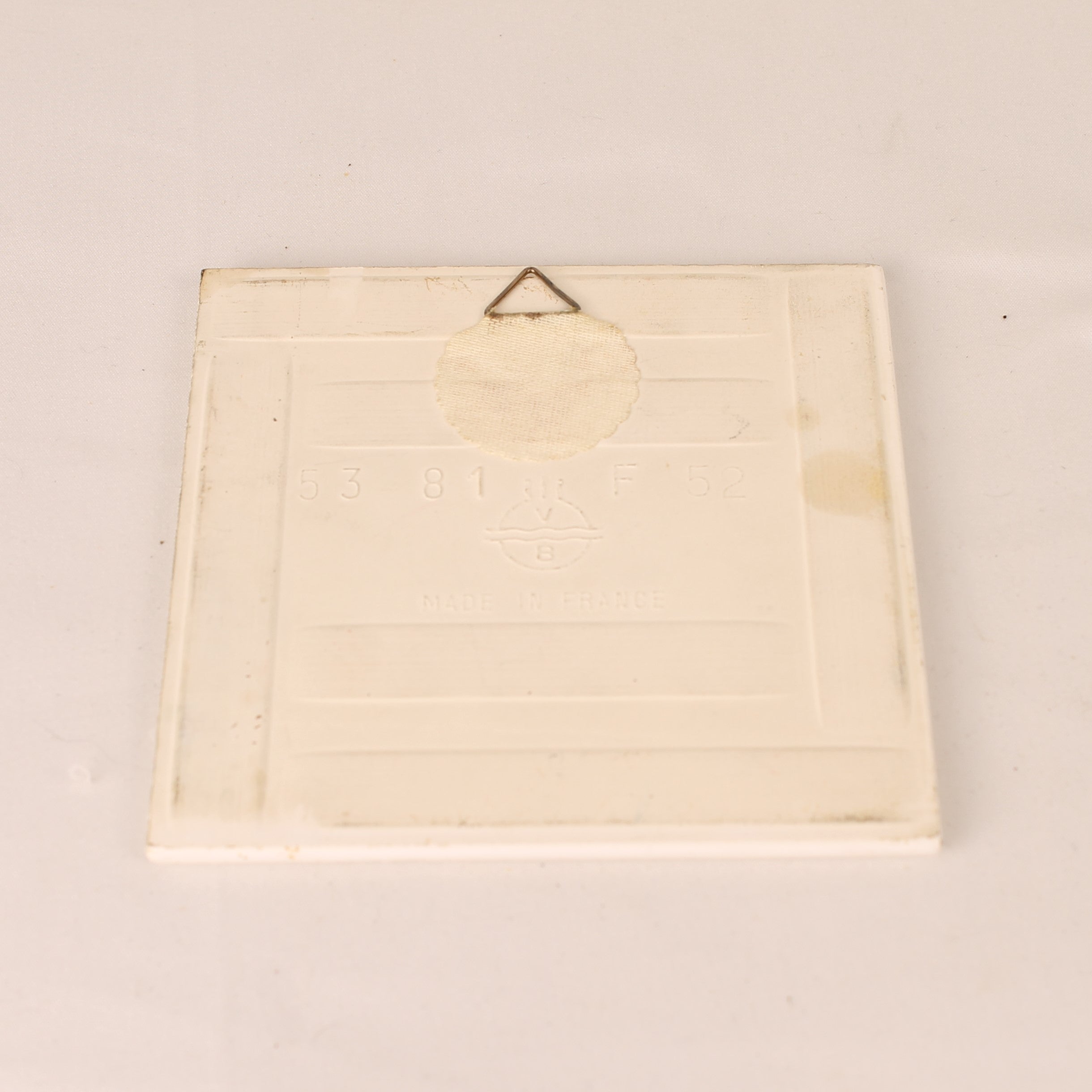 Vintage Wall Tile Saying – "He who enters here as a friend"