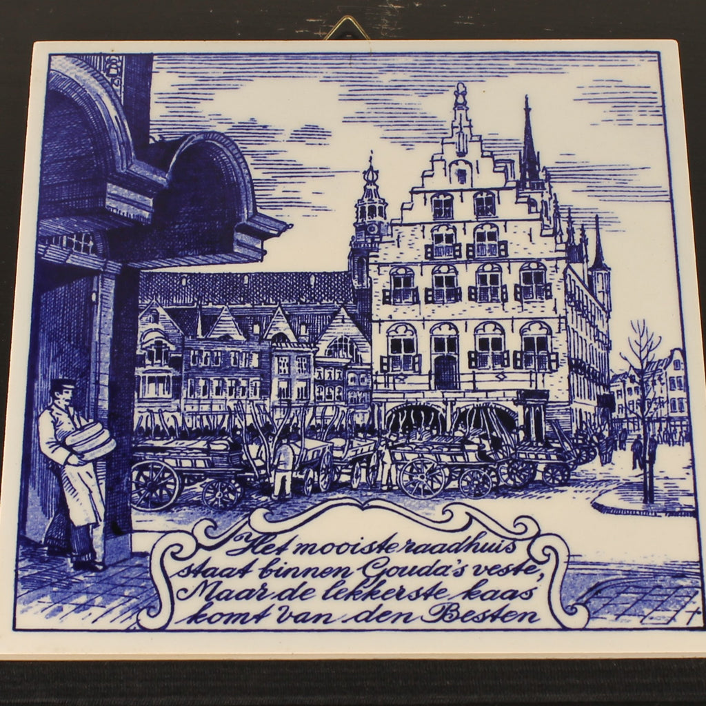Wandtegel Den Besten Kaas - Gouda Stadhuis & Kaasmarkt - Delftsblauw Stijl (15x15 cm)