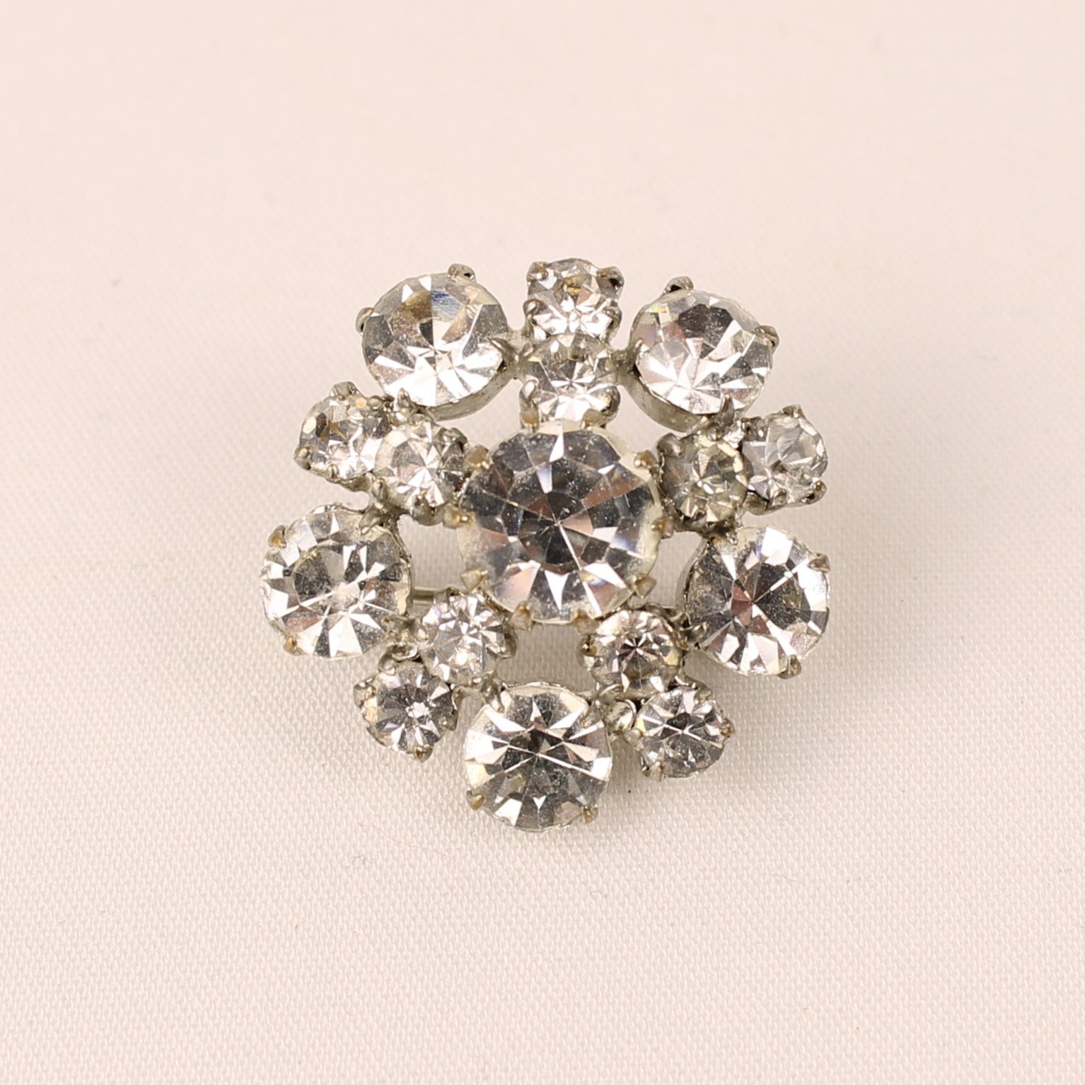 Zilverkleurige Strass Cluster Broche – ca. 1945–1960