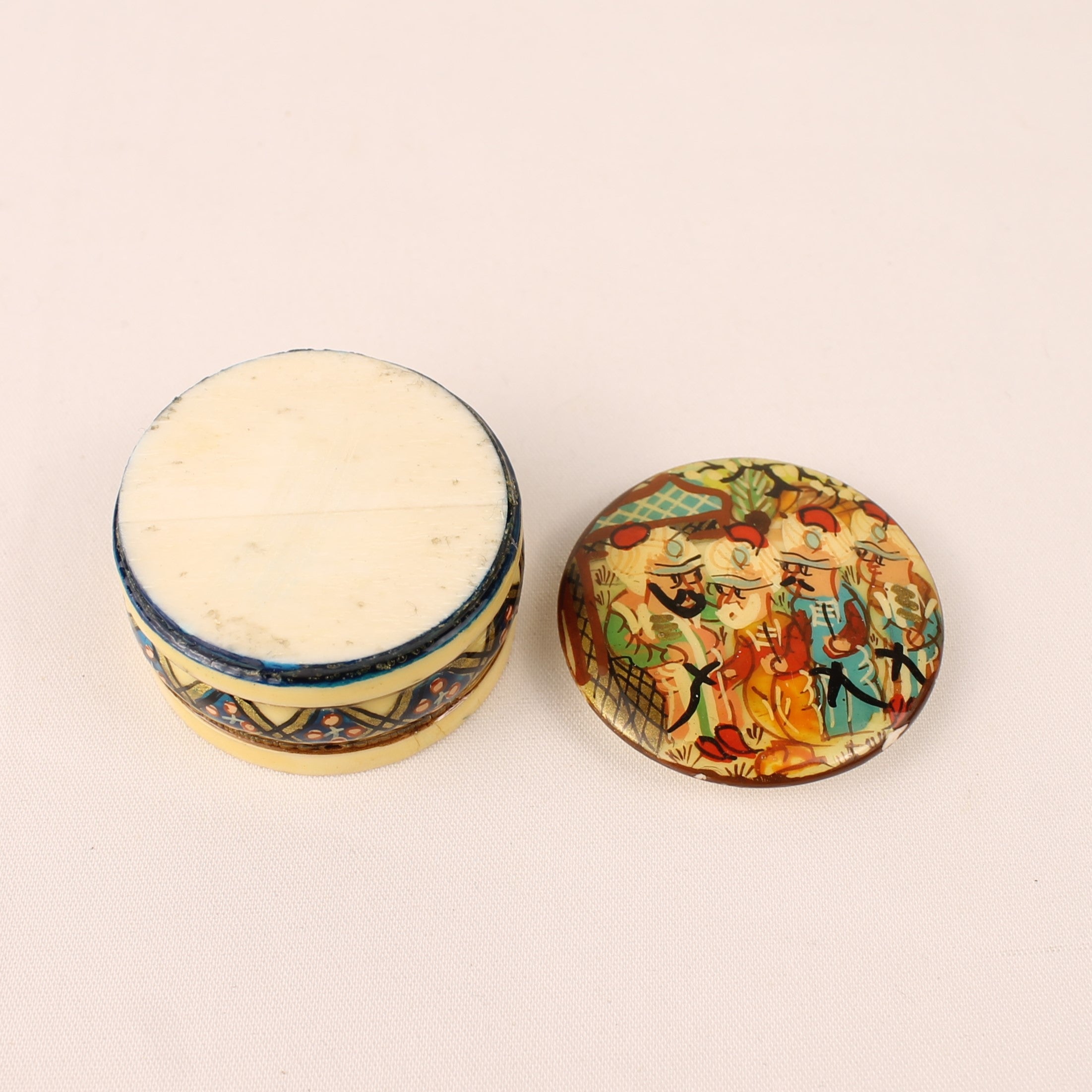 Oriëntaals Sierdoosje – Handbeschilderd – ca. 1930-1950 – 3,5 cm