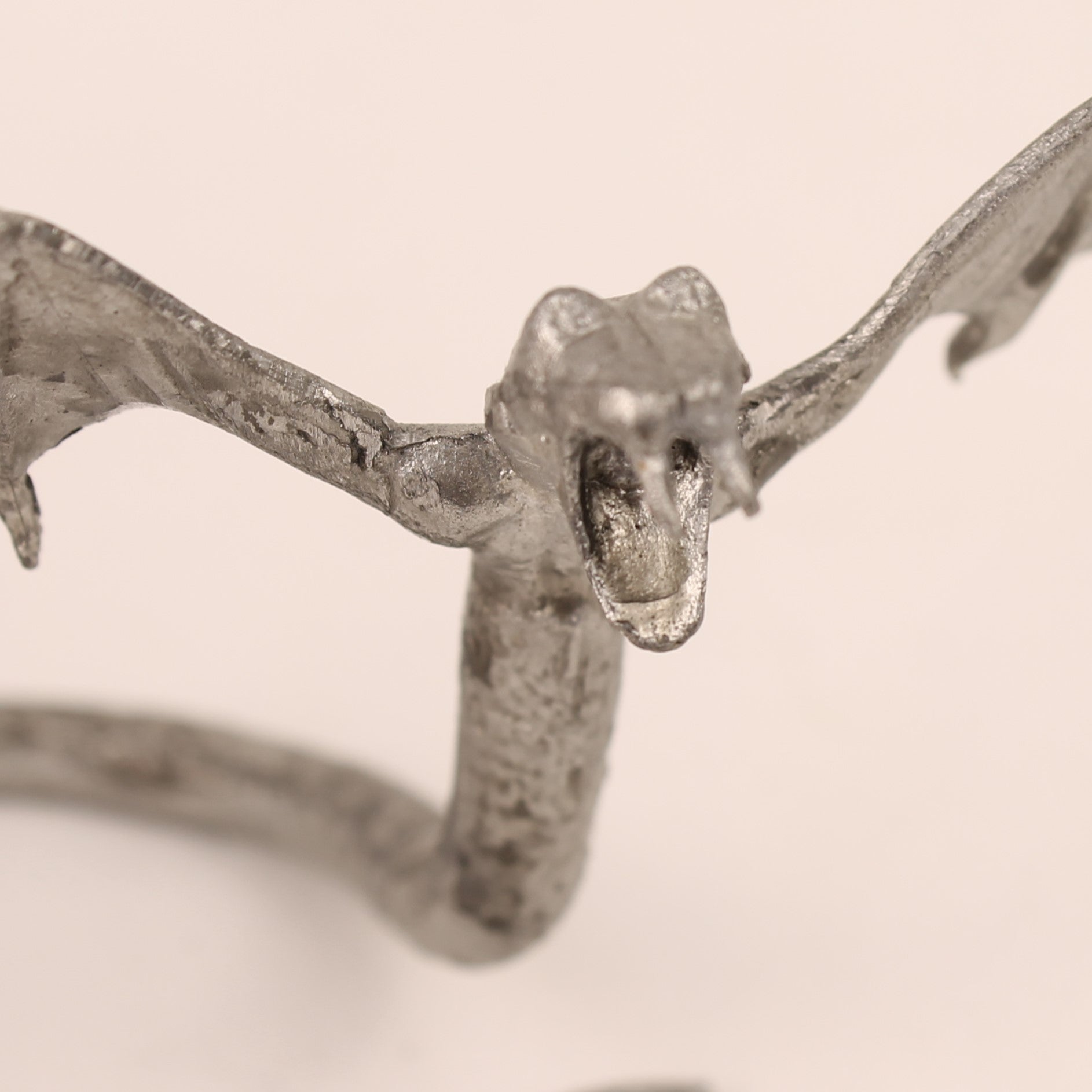 Tinnen Draak Beeldje