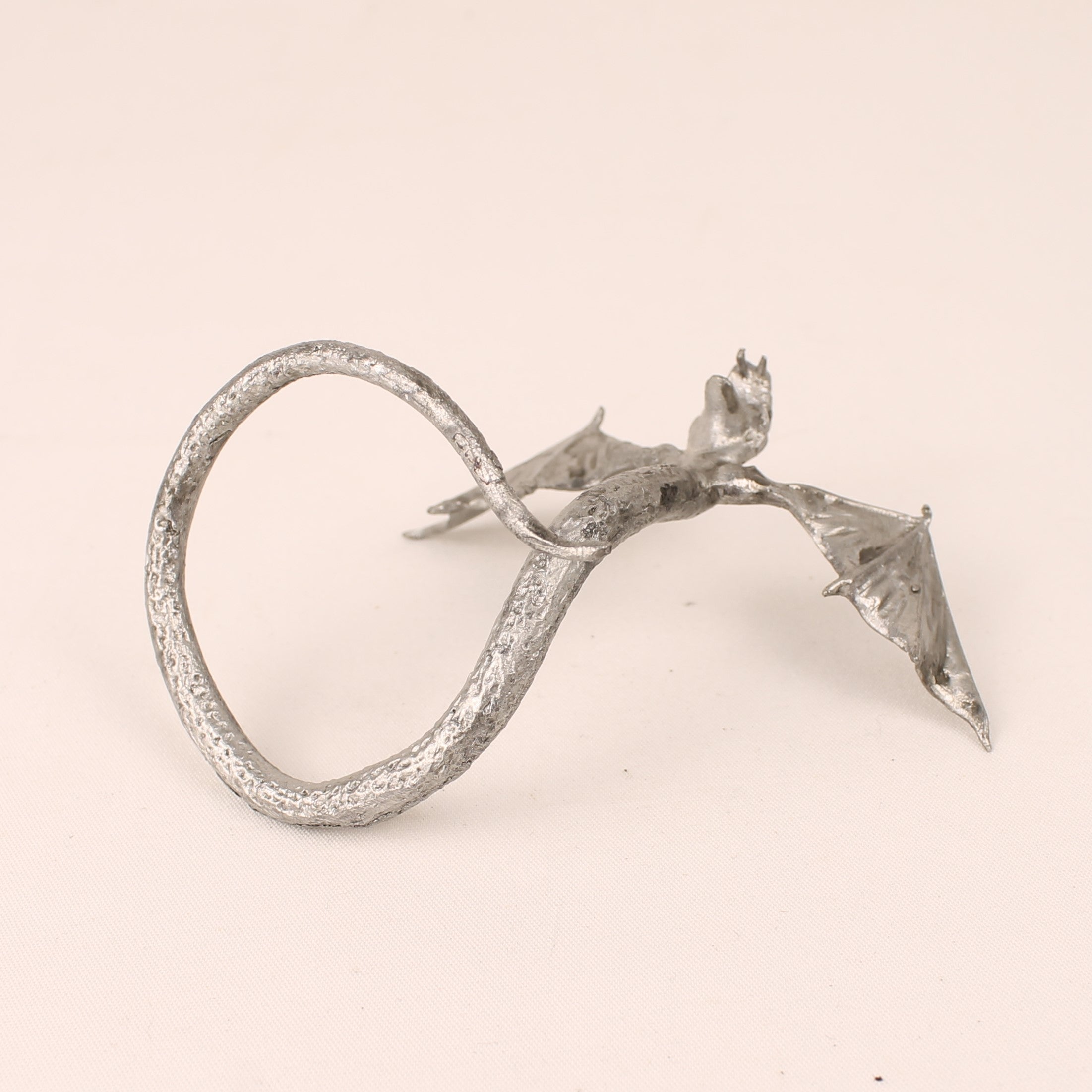 Tinnen Draak Beeldje