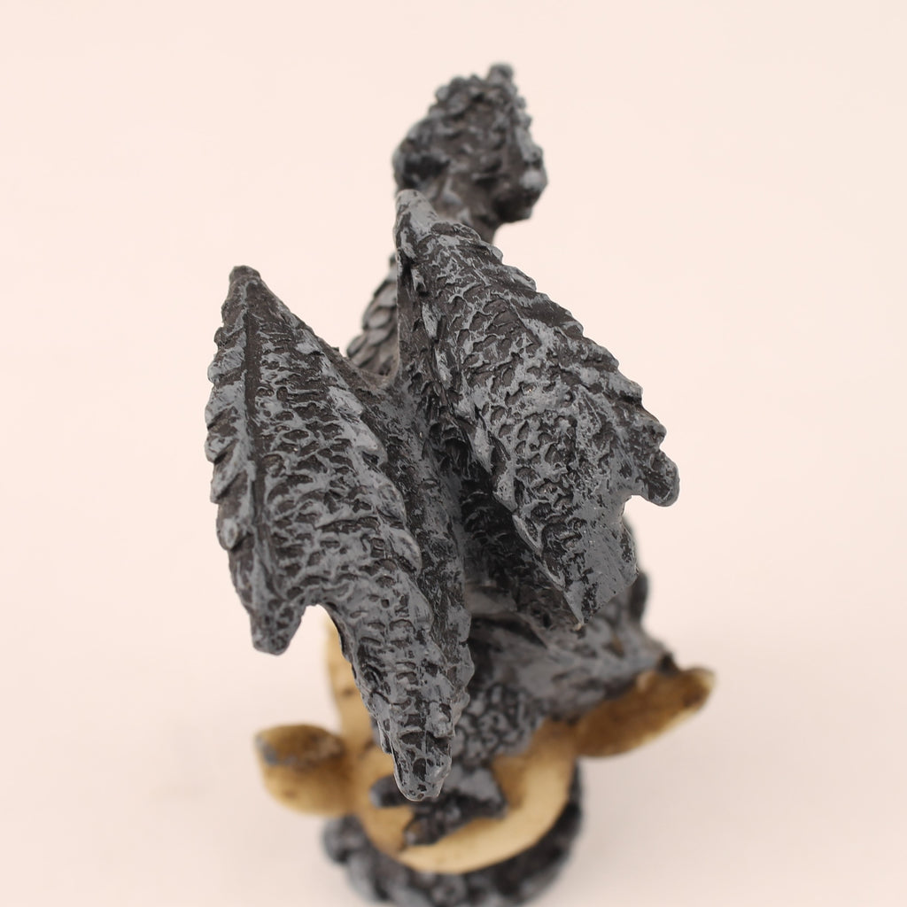 Fantasy Draak op Schedel – 8 cm – Gothic Decor Miniatuur