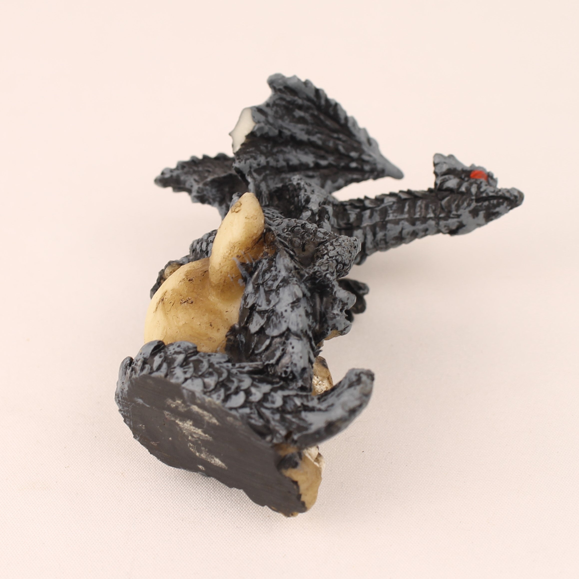 Fantasy Draak op Schedel – 8 cm – Gothic Decor Miniatuur