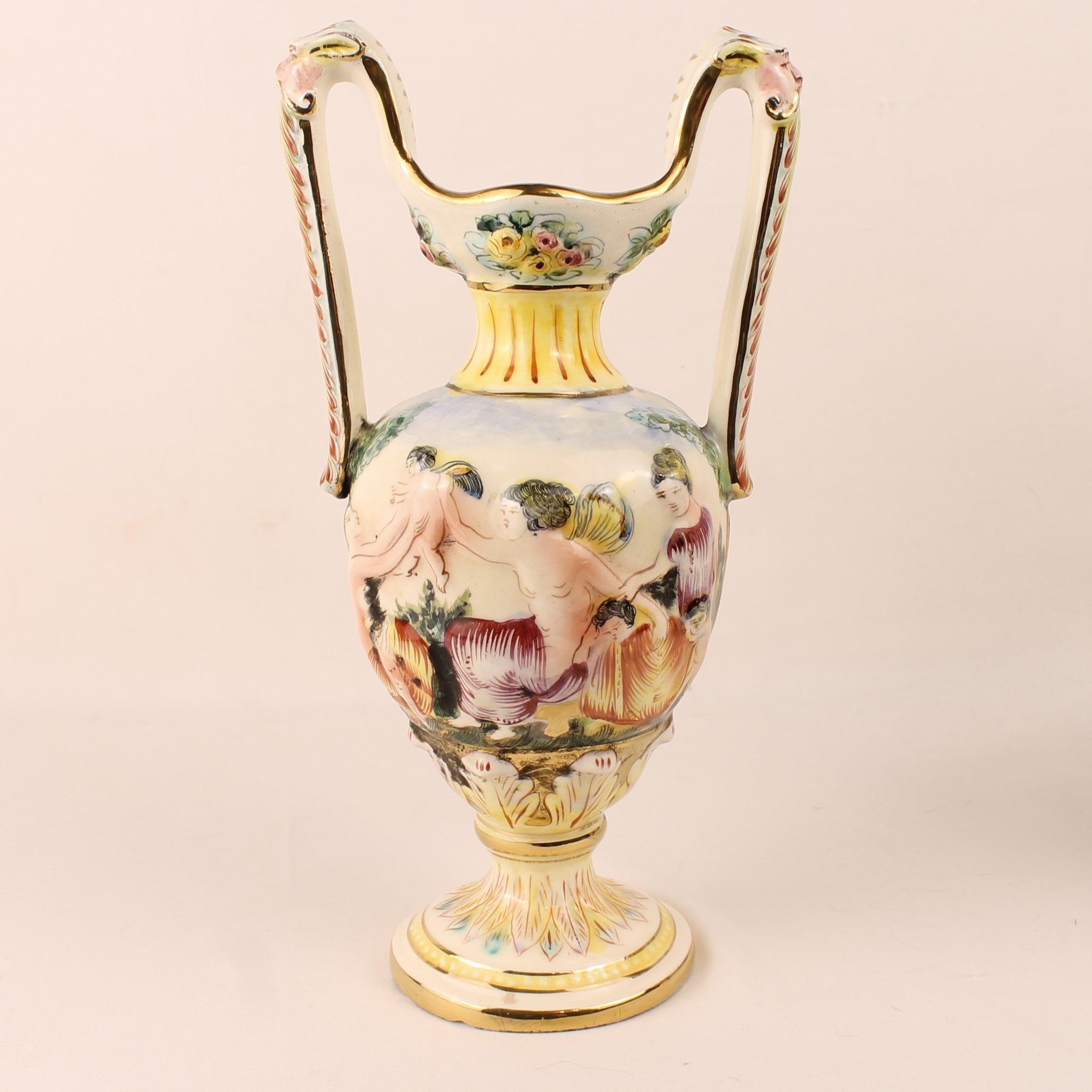 Vases décoratifs Capodimonte – Décor mythologique – Italie env. 1960-1980 - lot de 2