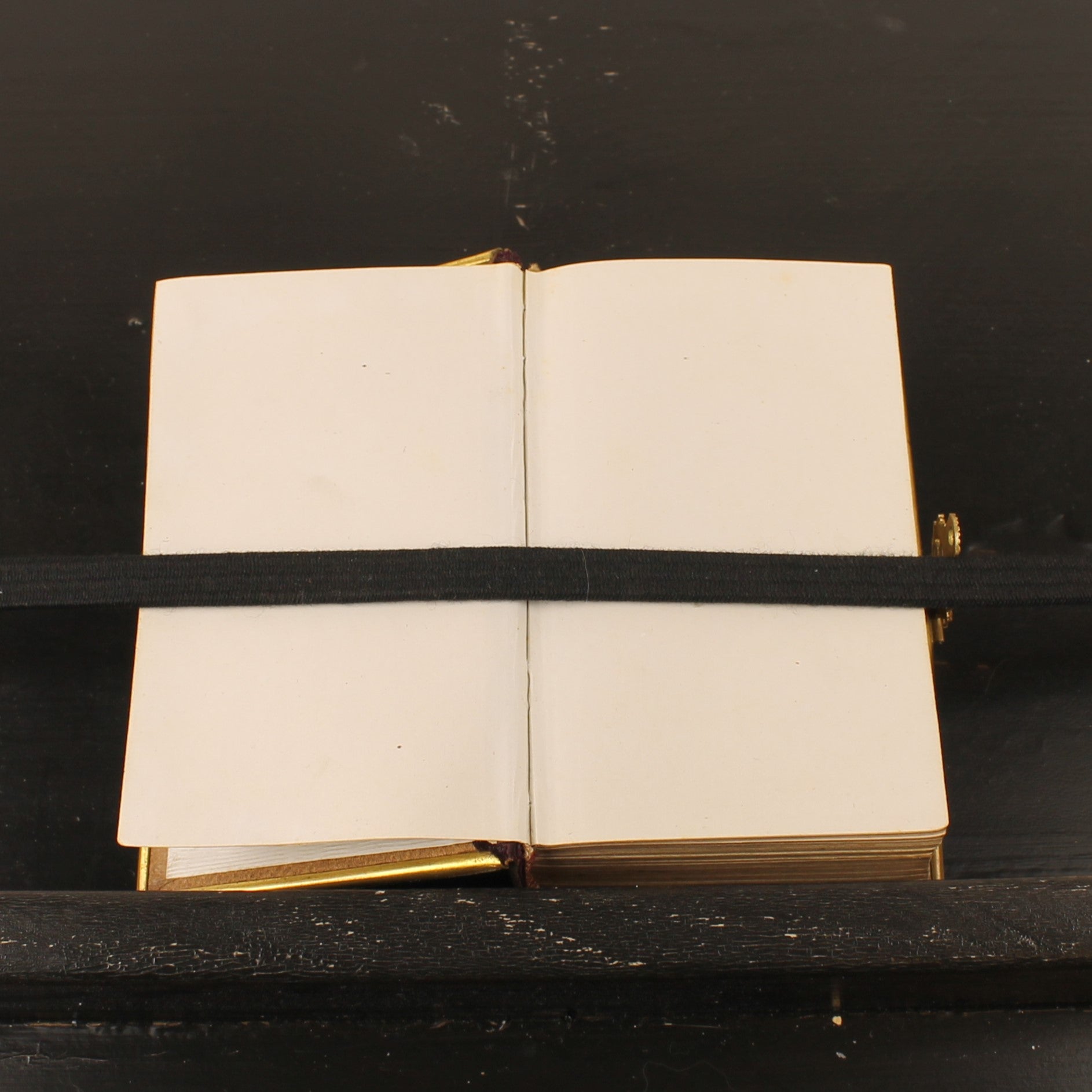 Im Kreuz ist Heil - Duits Gebedenboek 1875 - Luxe Metalen Band met Agnus Dei – Kevelaer