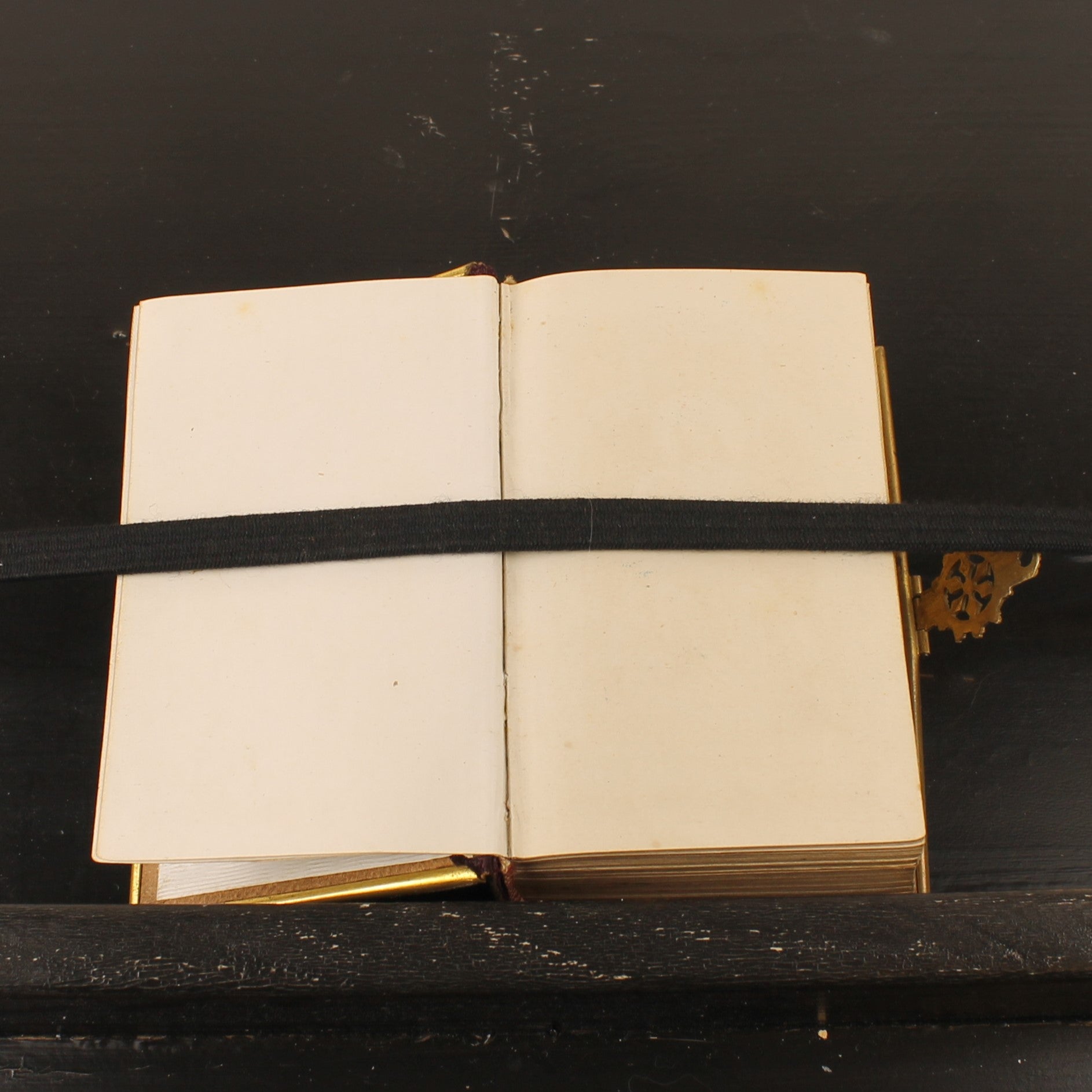 Im Kreuz ist Heil - Duits Gebedenboek 1875 - Luxe Metalen Band met Agnus Dei – Kevelaer