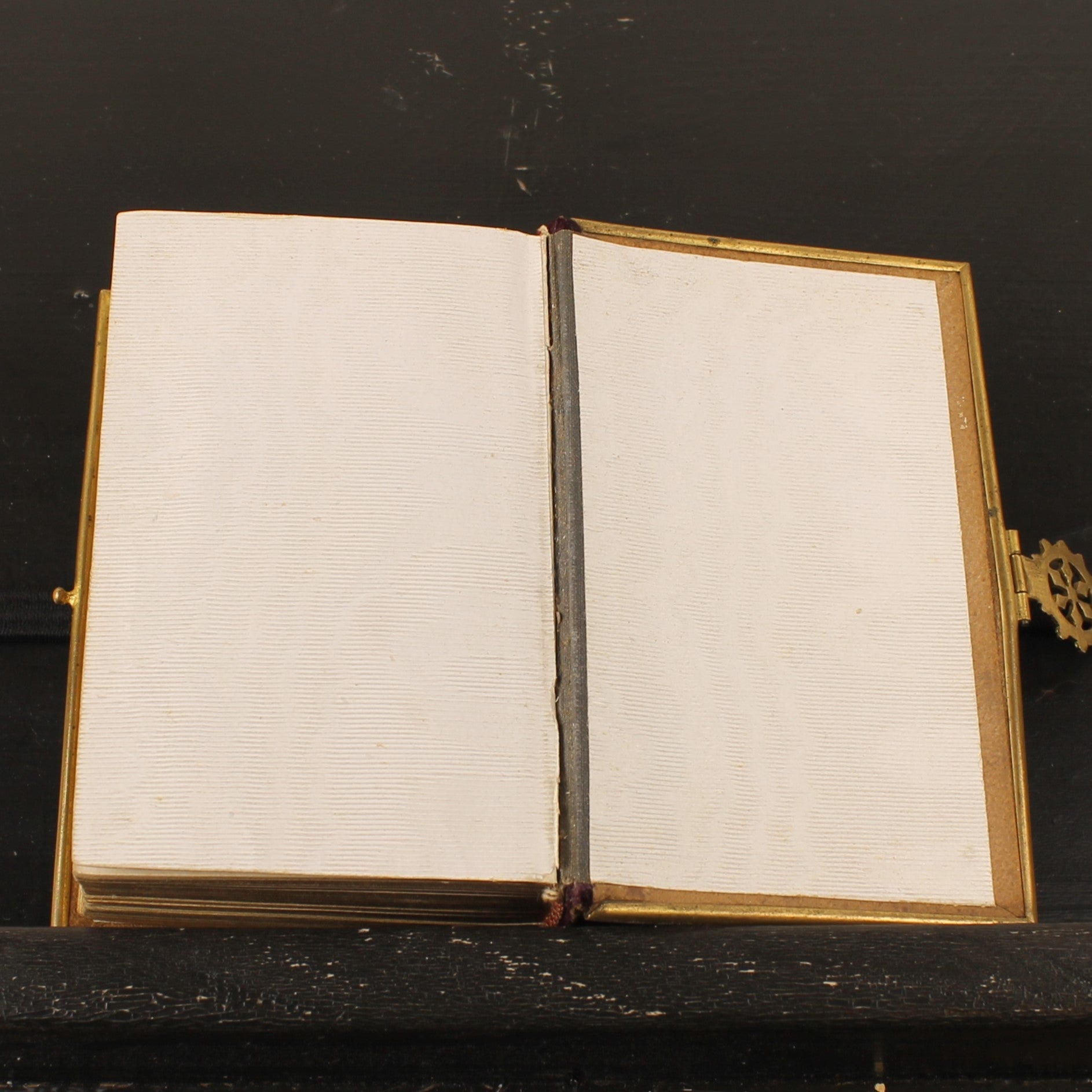 Im Kreuz ist Heil - Duits Gebedenboek 1875 - Luxe Metalen Band met Agnus Dei – Kevelaer