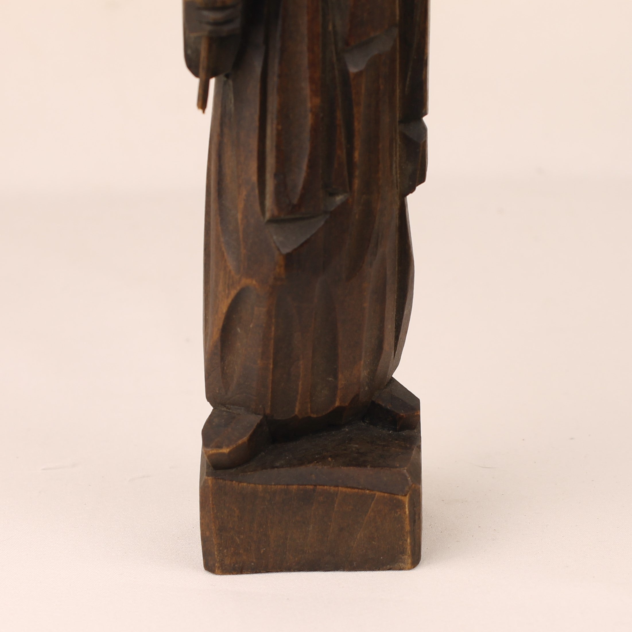 Handgesneden Houten Beeld – Chinese Wijze met Hoed en Staf