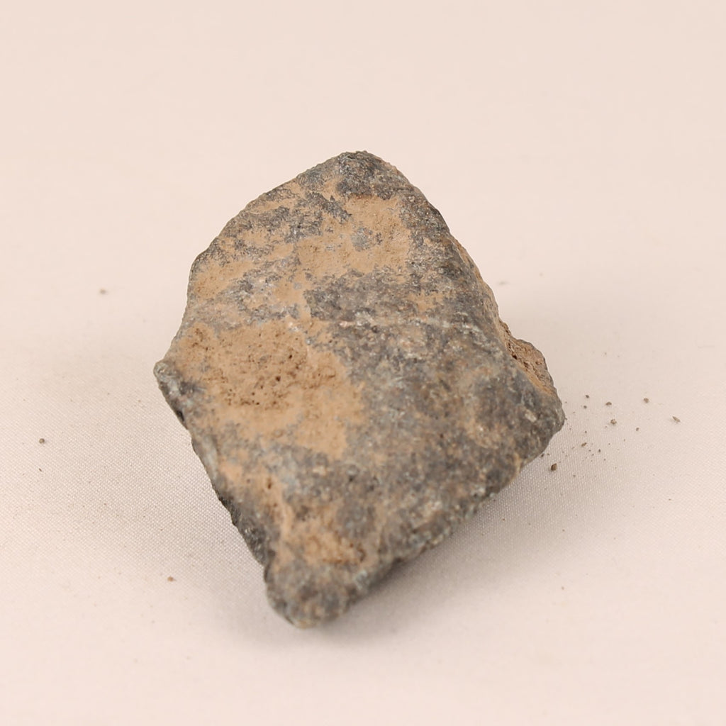 Ruwe Natuursteen met Roze Kwartsader – 7 cm