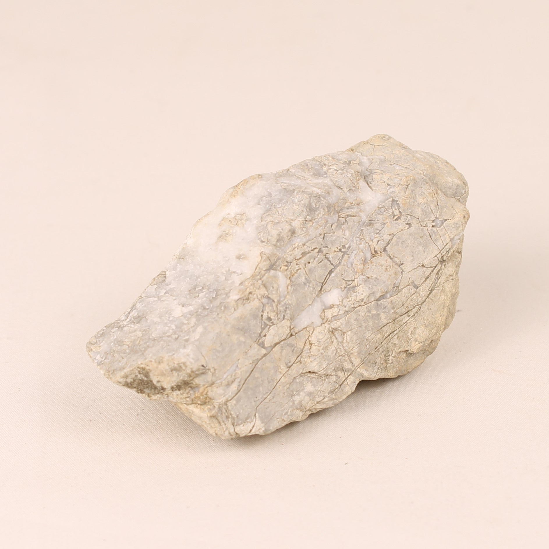 Ruwe Kwartssteen met Natuurlijke Kristalvorming – 9 cm