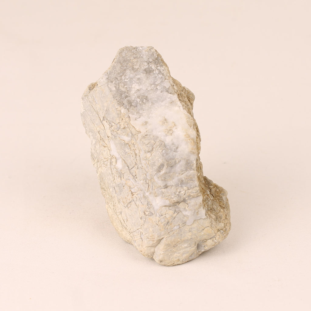 Ruwe Kwartssteen met Natuurlijke Kristalvorming – 9 cm