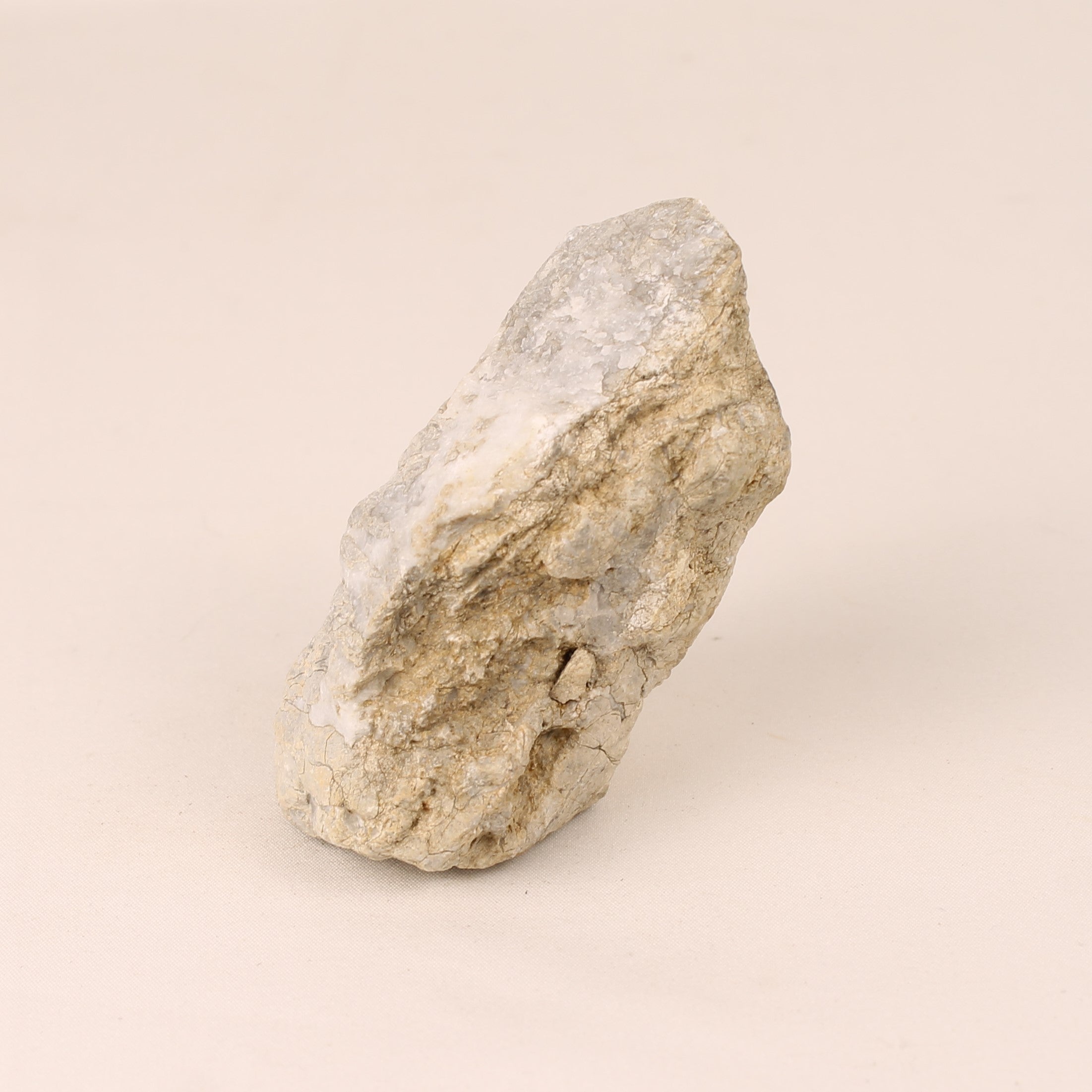 Ruwe Kwartssteen met Natuurlijke Kristalvorming – 9 cm