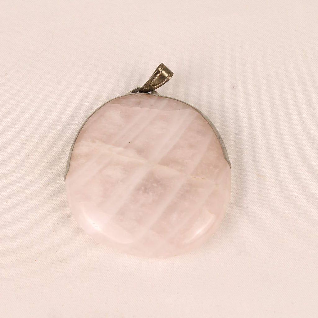 Rose Quartz Pendant with Wolf Silhouette – Engraved – 4.5 cm