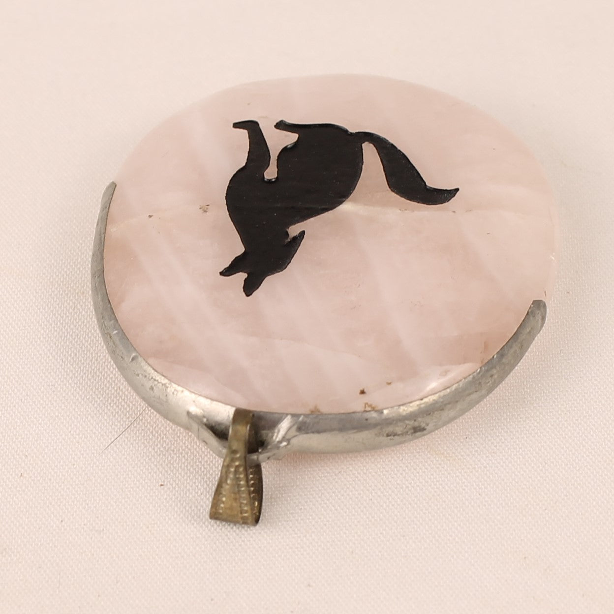 Rose Quartz Pendant with Wolf Silhouette – Engraved – 4.5 cm