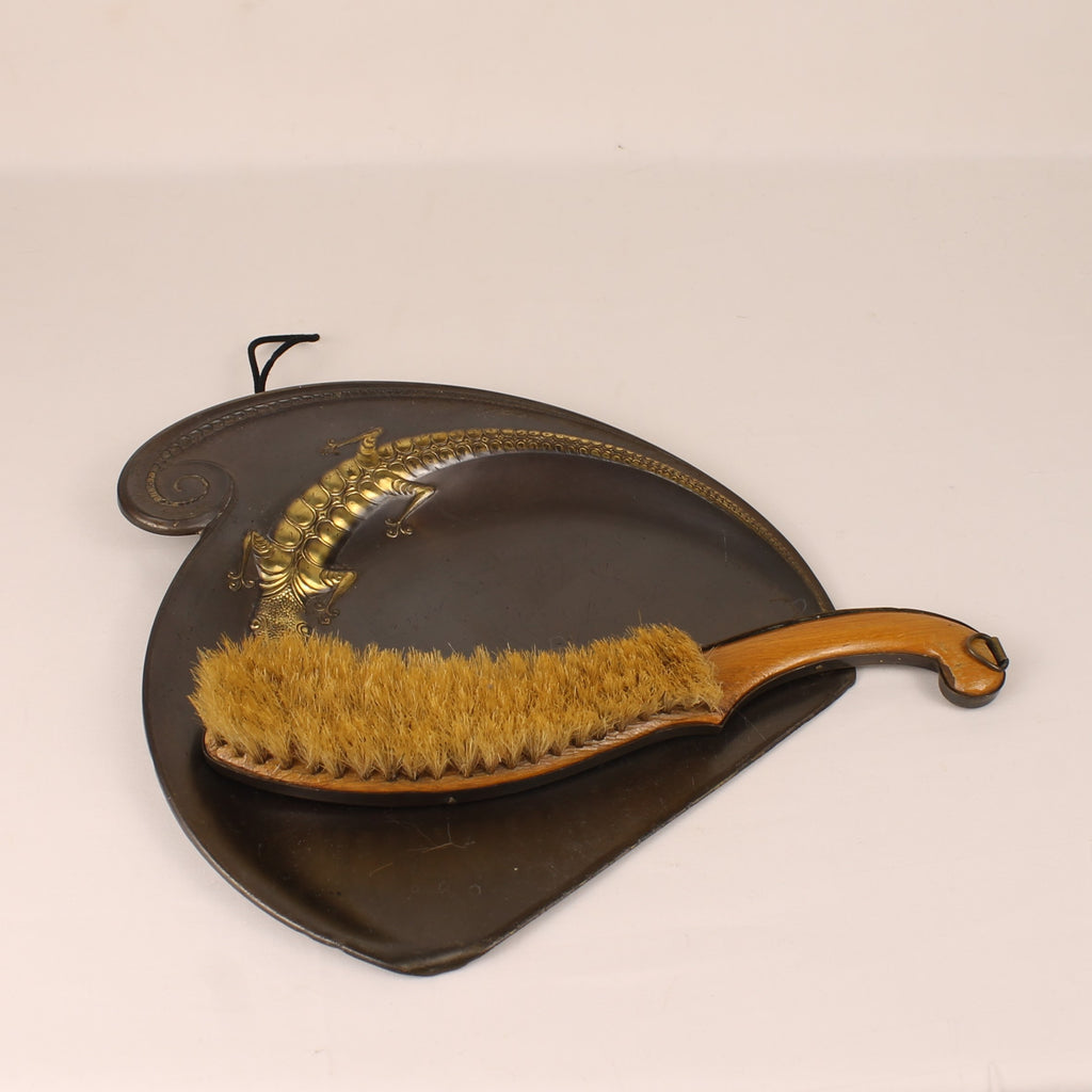 Art Nouveau Kruimelveger Set met Salamander – Jugendstil ca. 1900