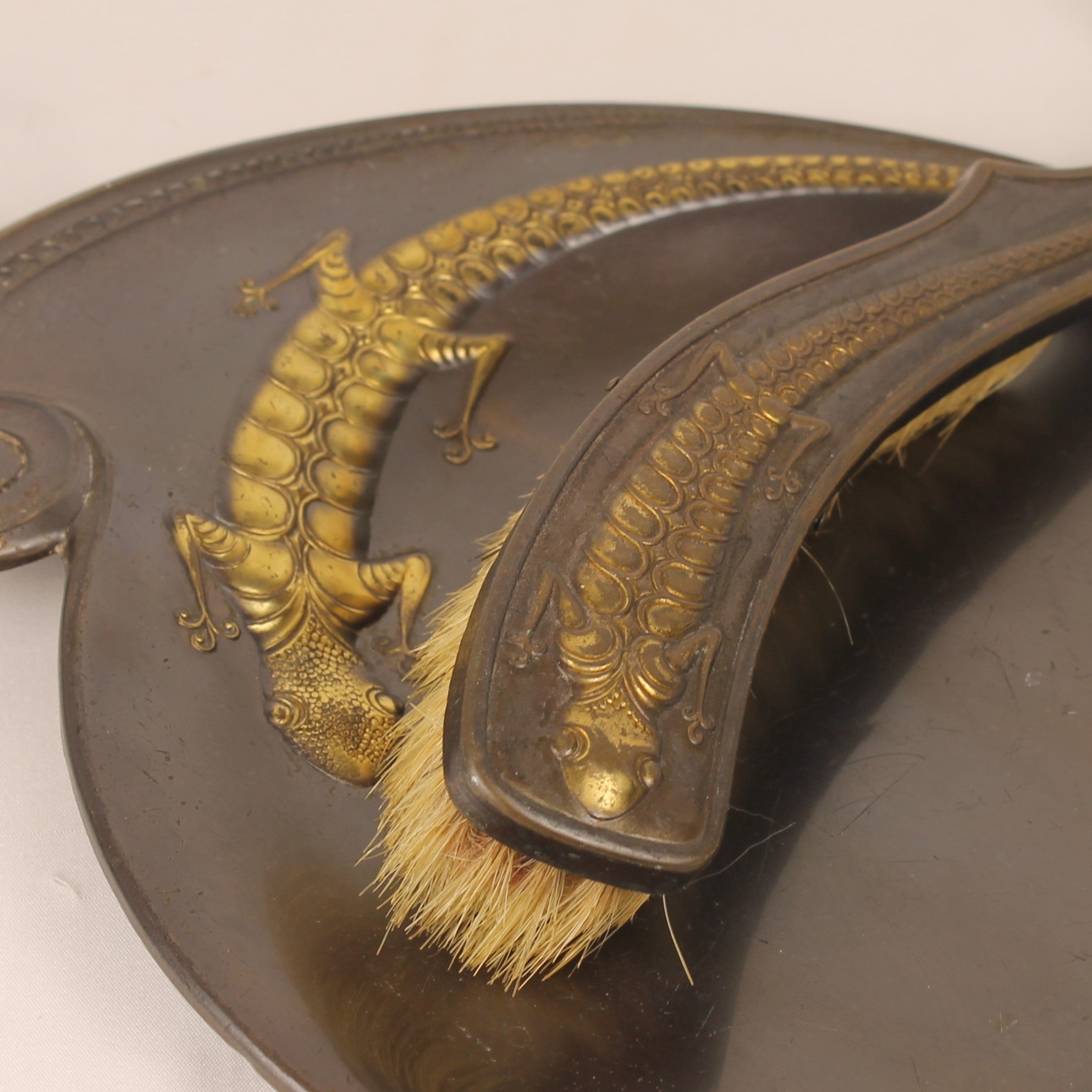 Art Nouveau Kruimelveger Set met Salamander – Jugendstil ca. 1900