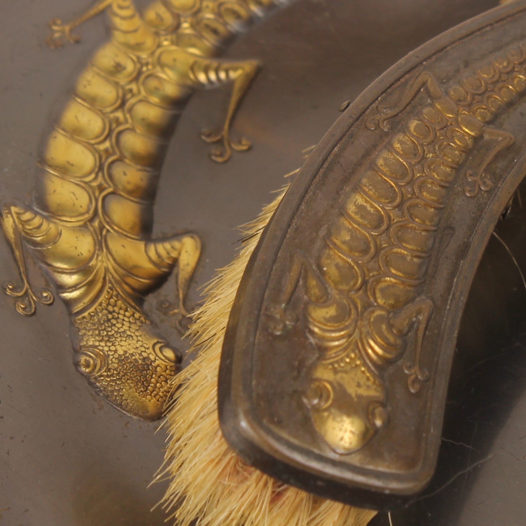 Art Nouveau Kruimelveger Set met Salamander – Jugendstil ca. 1900