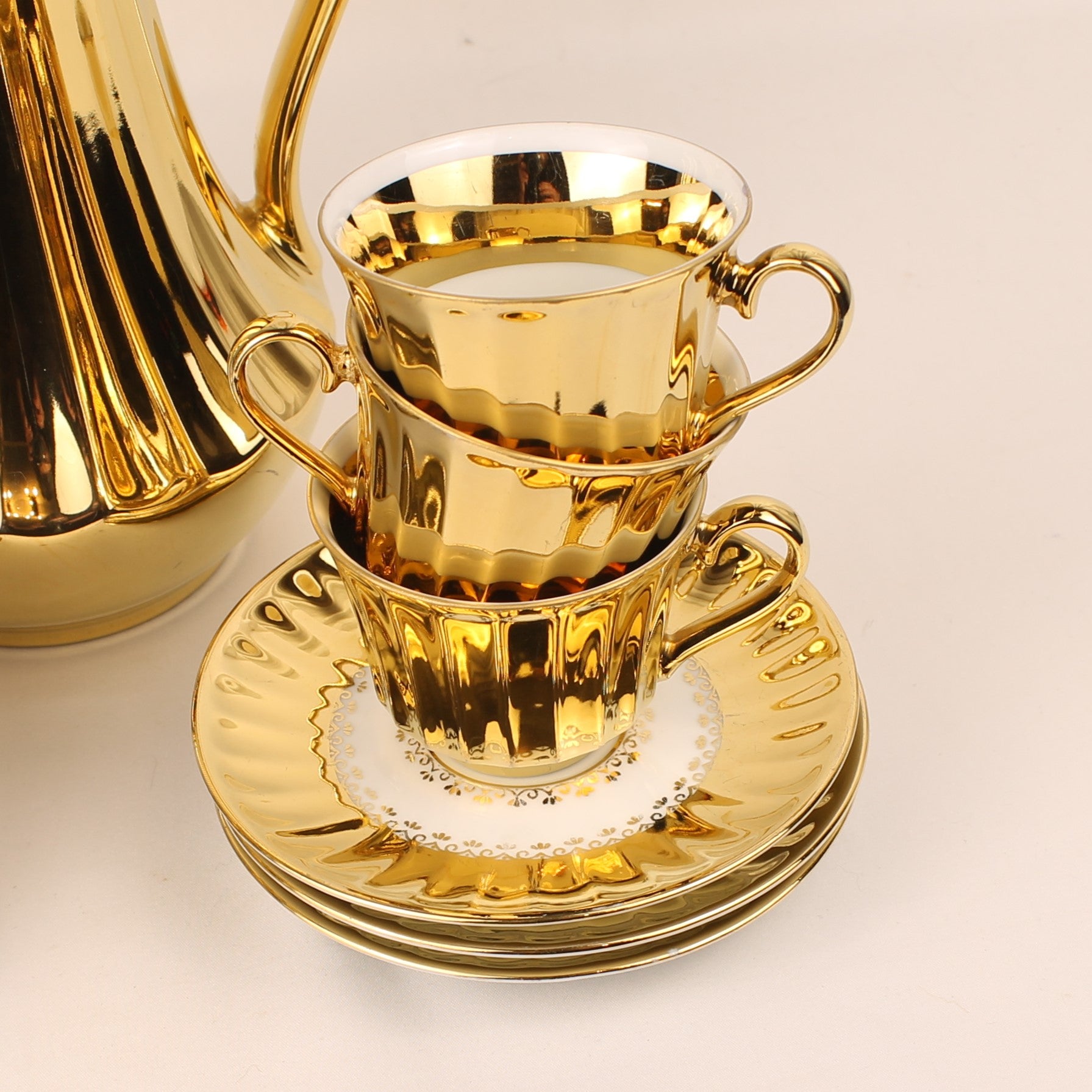 Wunsiedel Bavaria Volledig Verguld Mokka Servies – Mid Century Duitsland ca. 1960