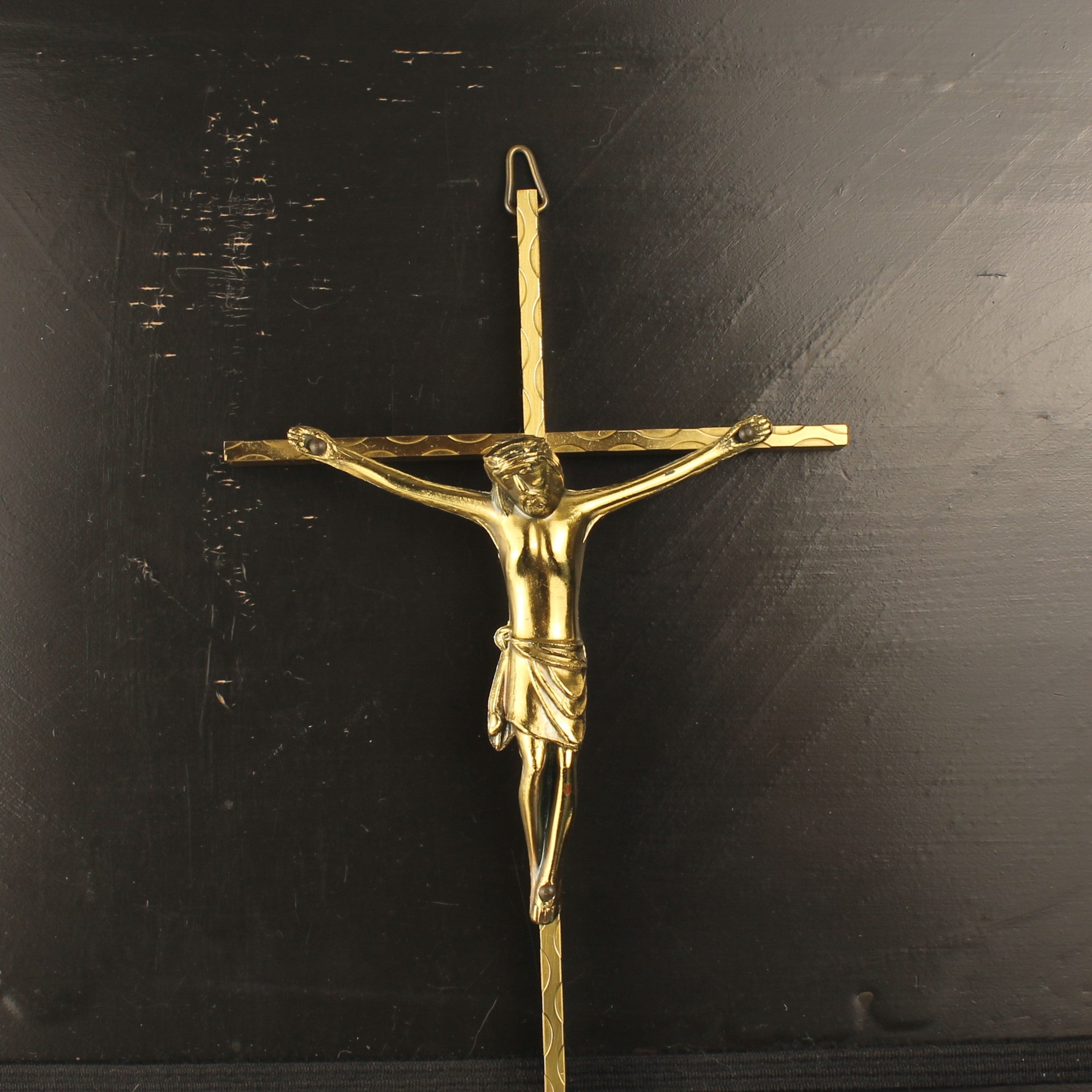 Wandkruis met Corpus - Goudkleurig 24.5cm