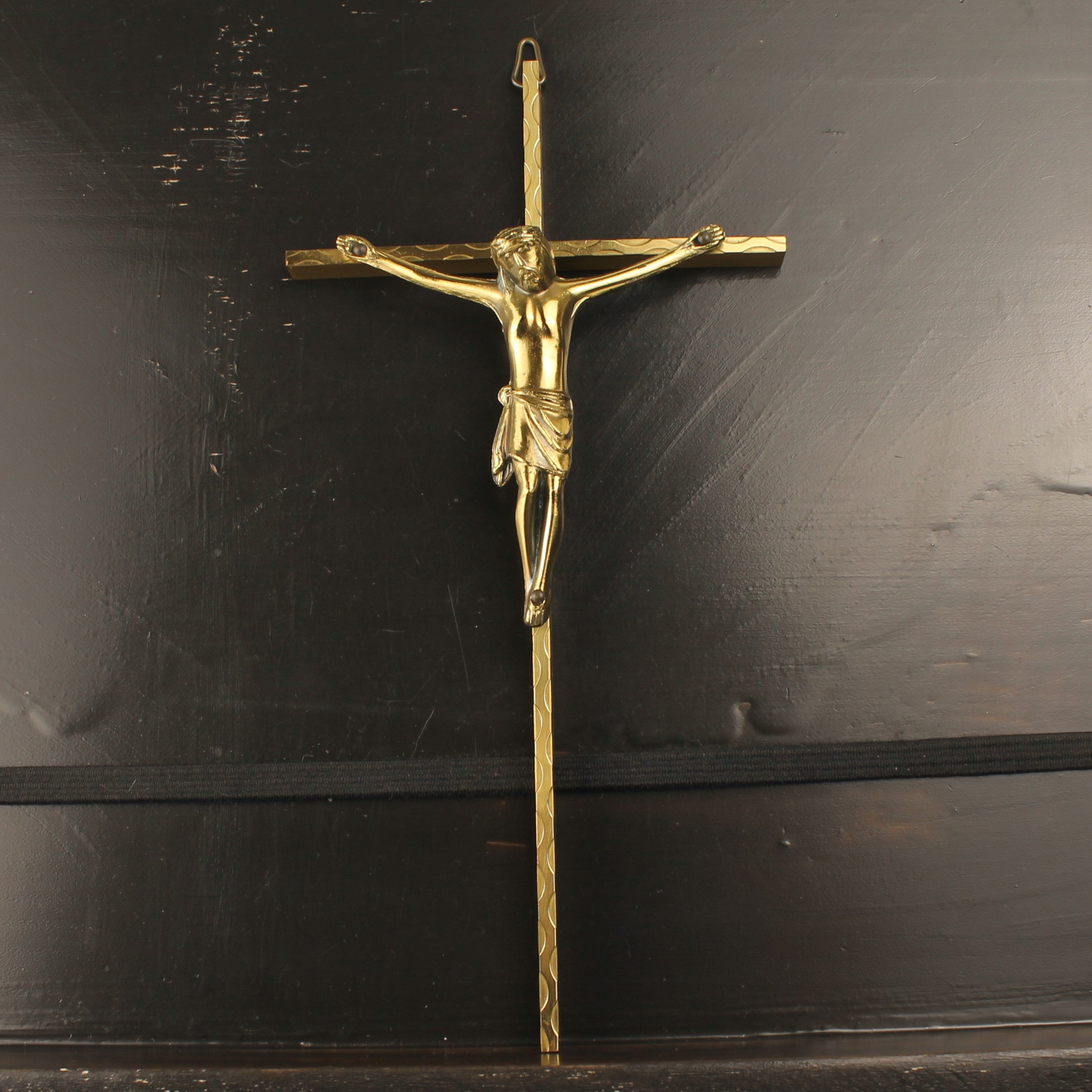 Wandkruis met Corpus - Goudkleurig 24.5cm