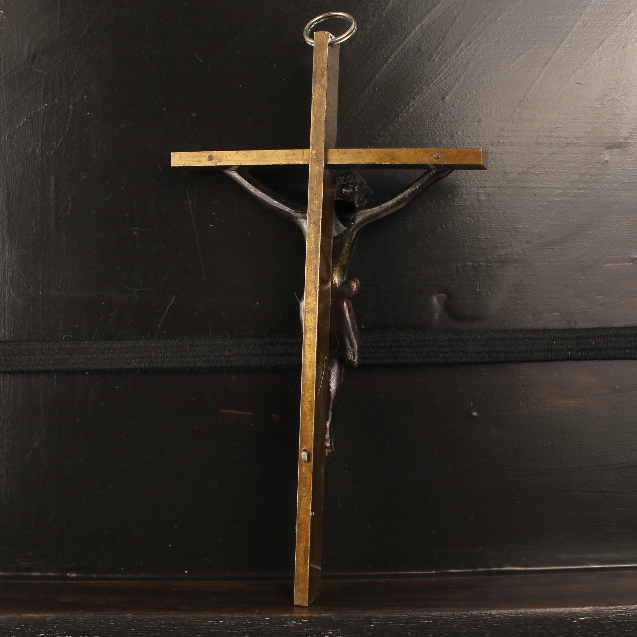 Wandkruis Messing met Donkere Corpus – 15 cm – Jaren ’60