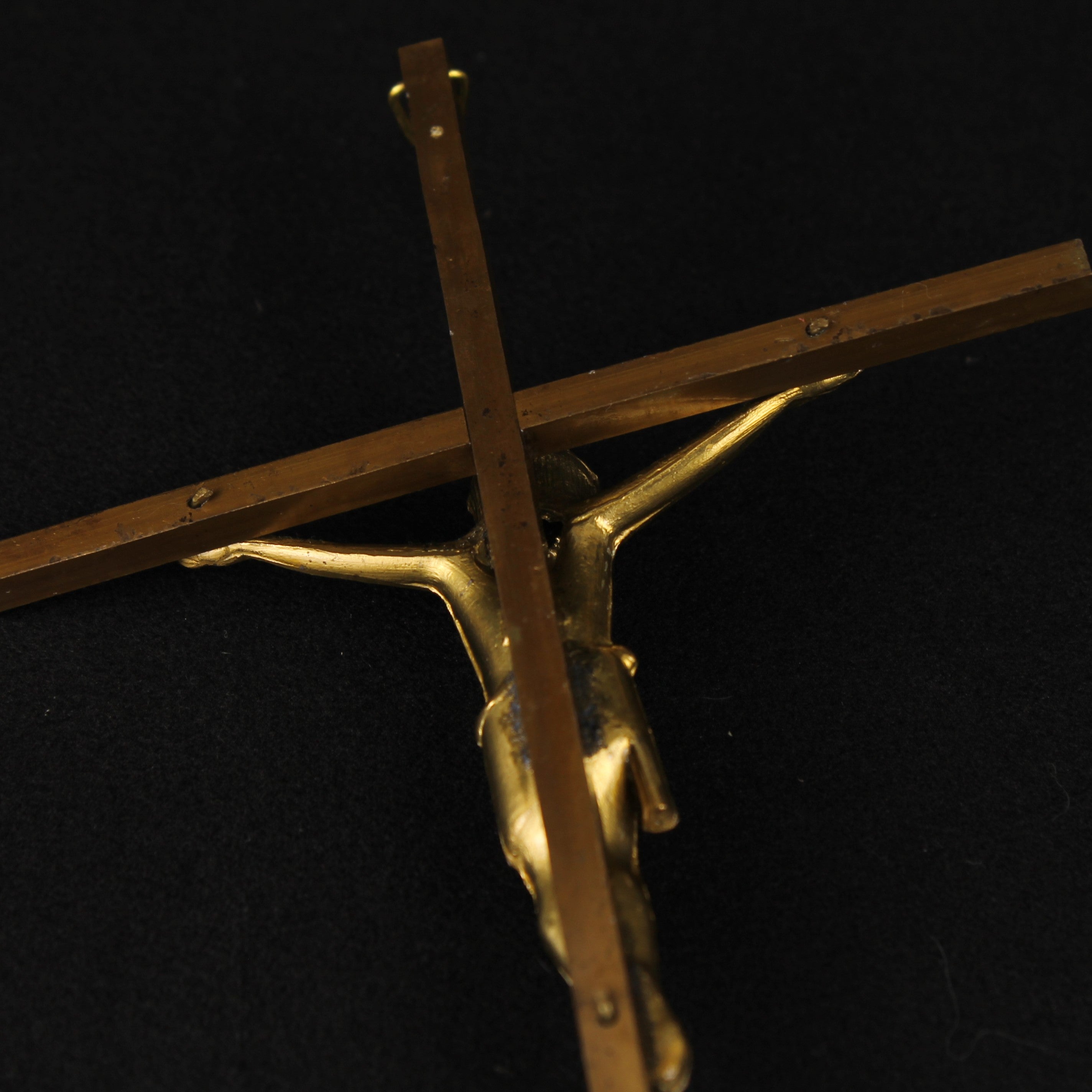 Wandkruis 25 cm - Crucifix in Goudkleurig Metaal - ca. 1960–1985