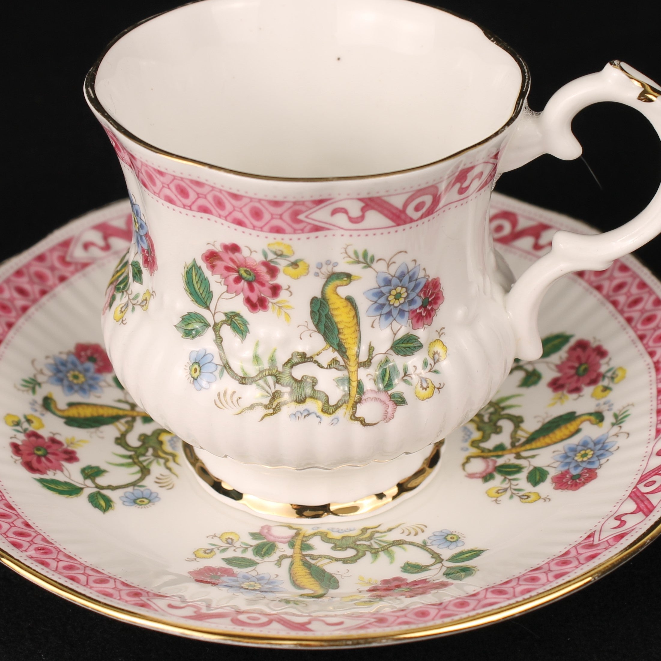 Elizabethan Fine Bone China Kop en Schotel – Exotische Vogel met Roze Band en Vergulding
