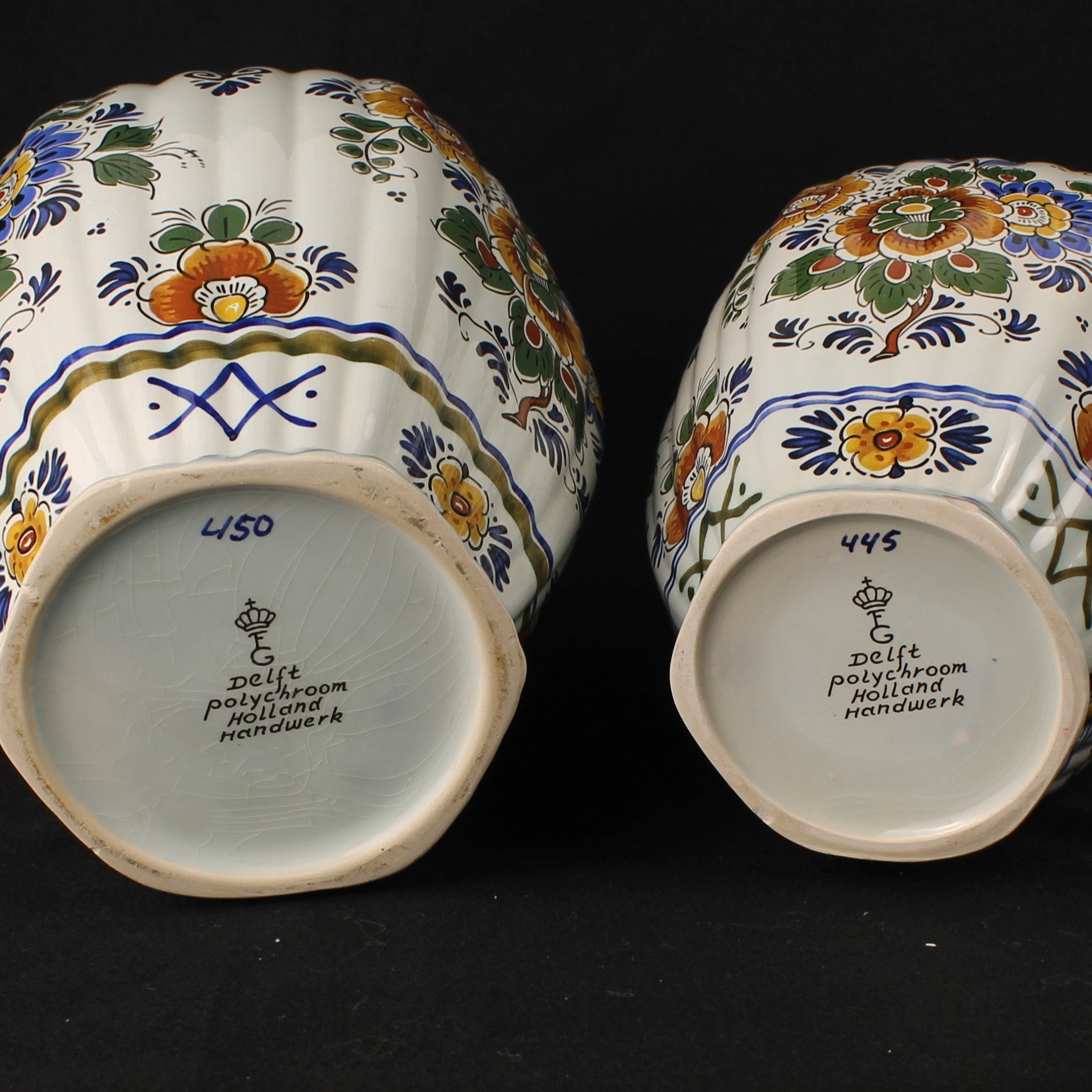 Delft Polychroom Handbeschilderde Dekselvazen Set – 33 & 28 cm – Holland