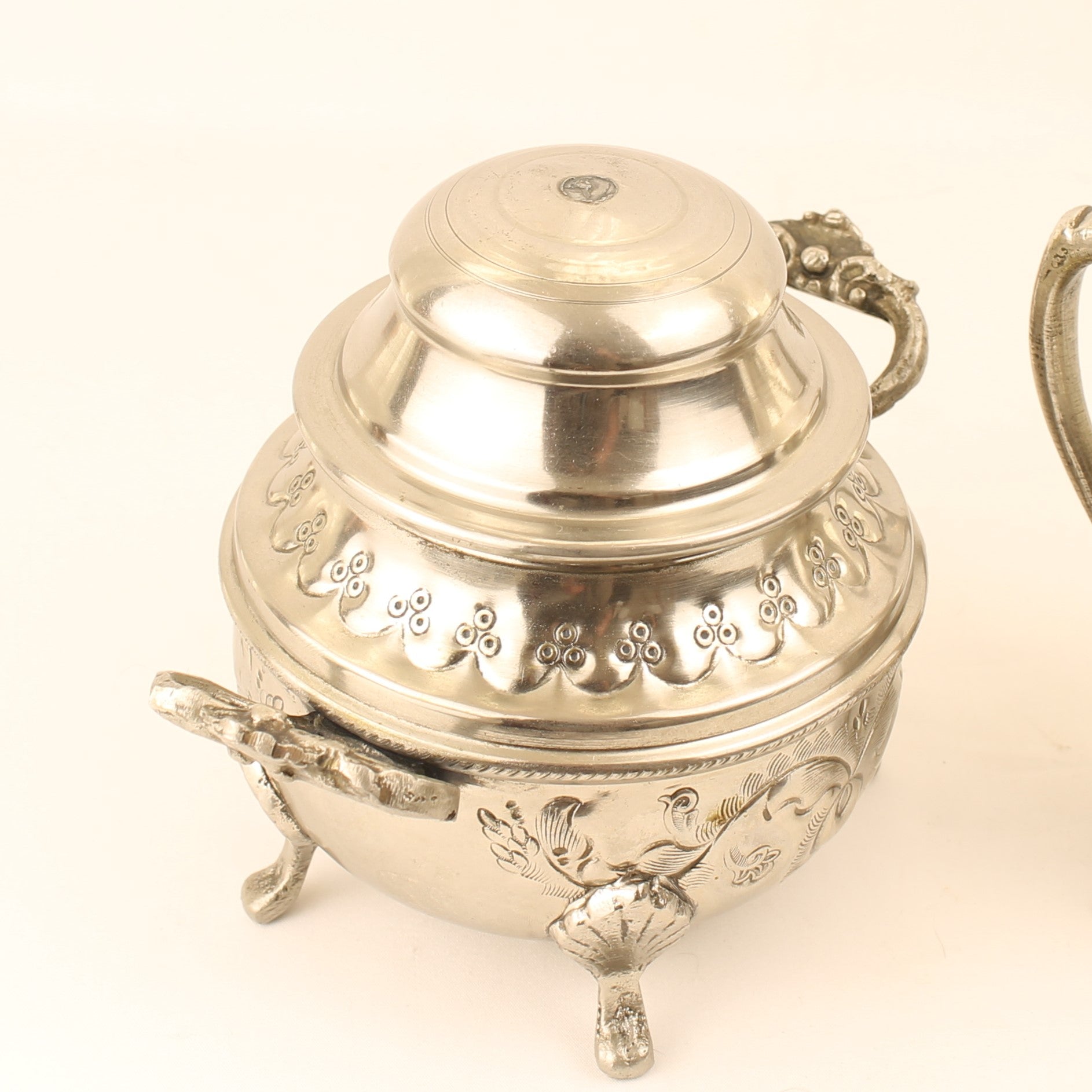 Sucrier et pot à lait argentés sur pieds – Exportation Indienne – Style rococo