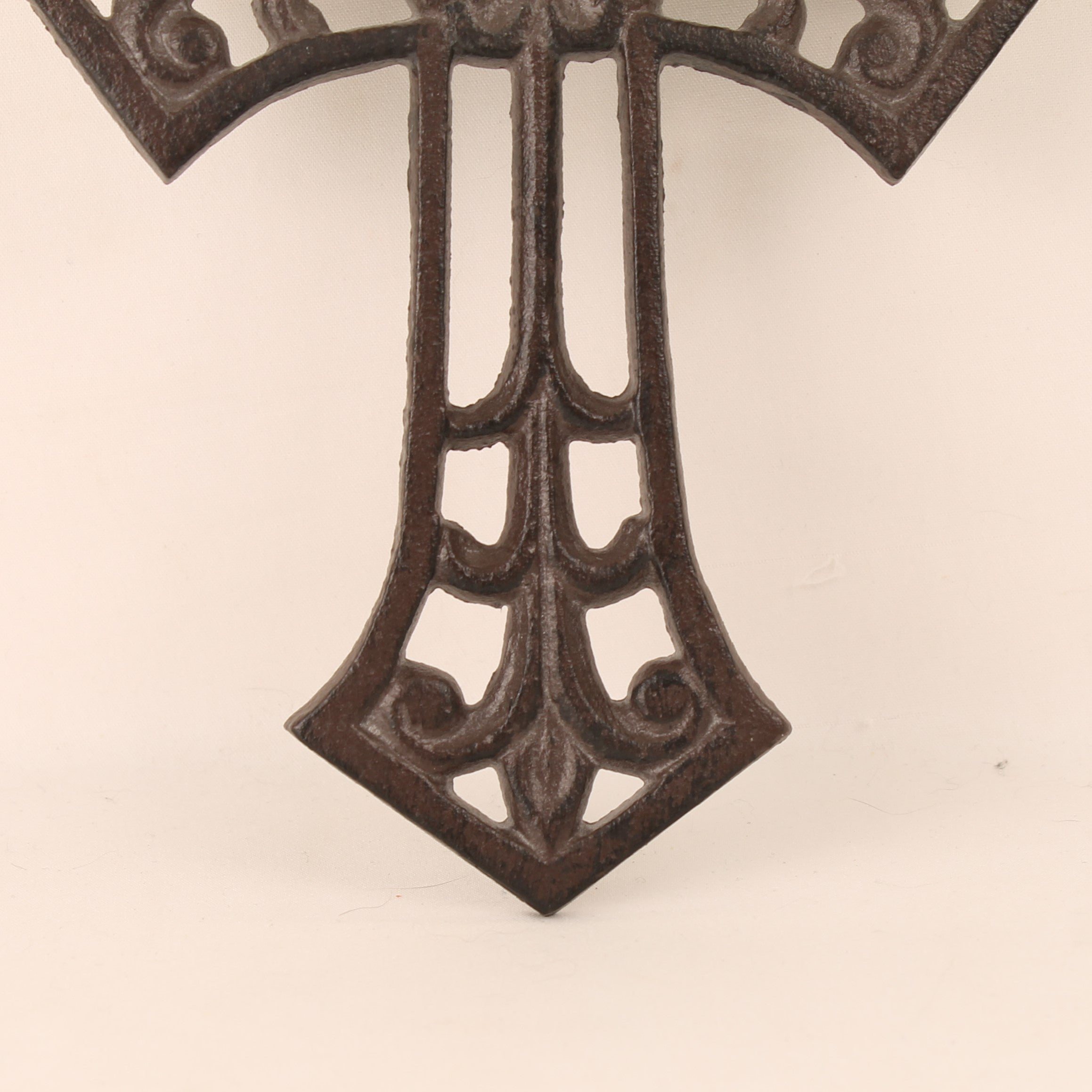 Wandkruis Gietijzer -  Brocante stijl (18x13cm)