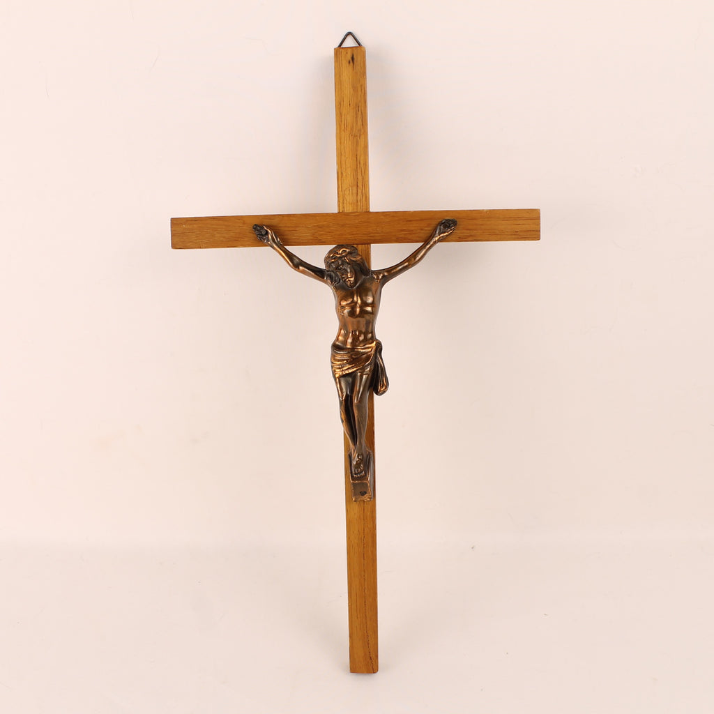 Wandcrucifix Hout met Koperkleurig Metalen Corpus - 30 cm - ca. 1960–1980