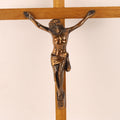Wandcrucifix Hout met Koperkleurig Metalen Corpus - 30 cm - ca. 1960–1980