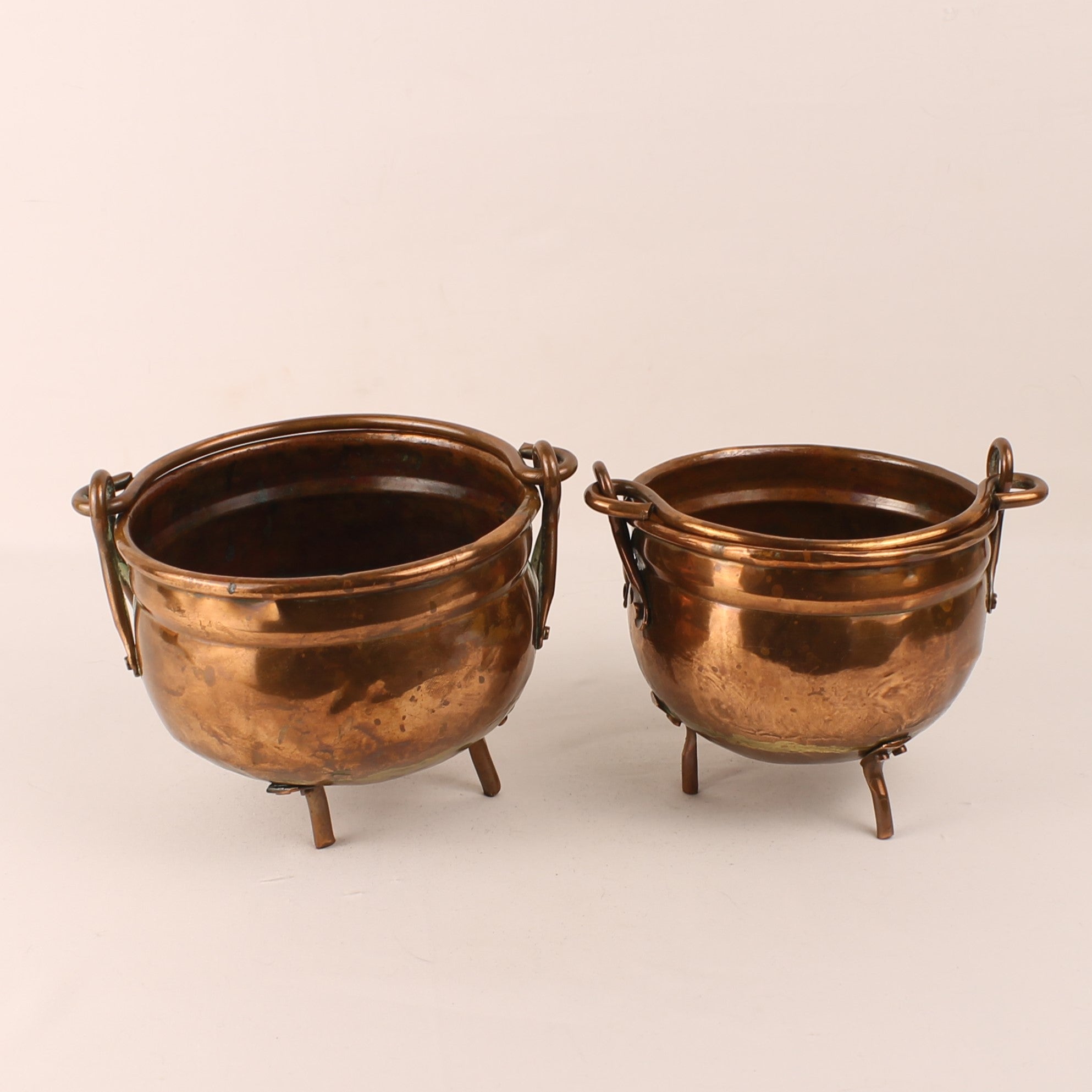 Copper Pots on Tripods – Set of 2 – c. 1910–1925 - Hand-Hammered