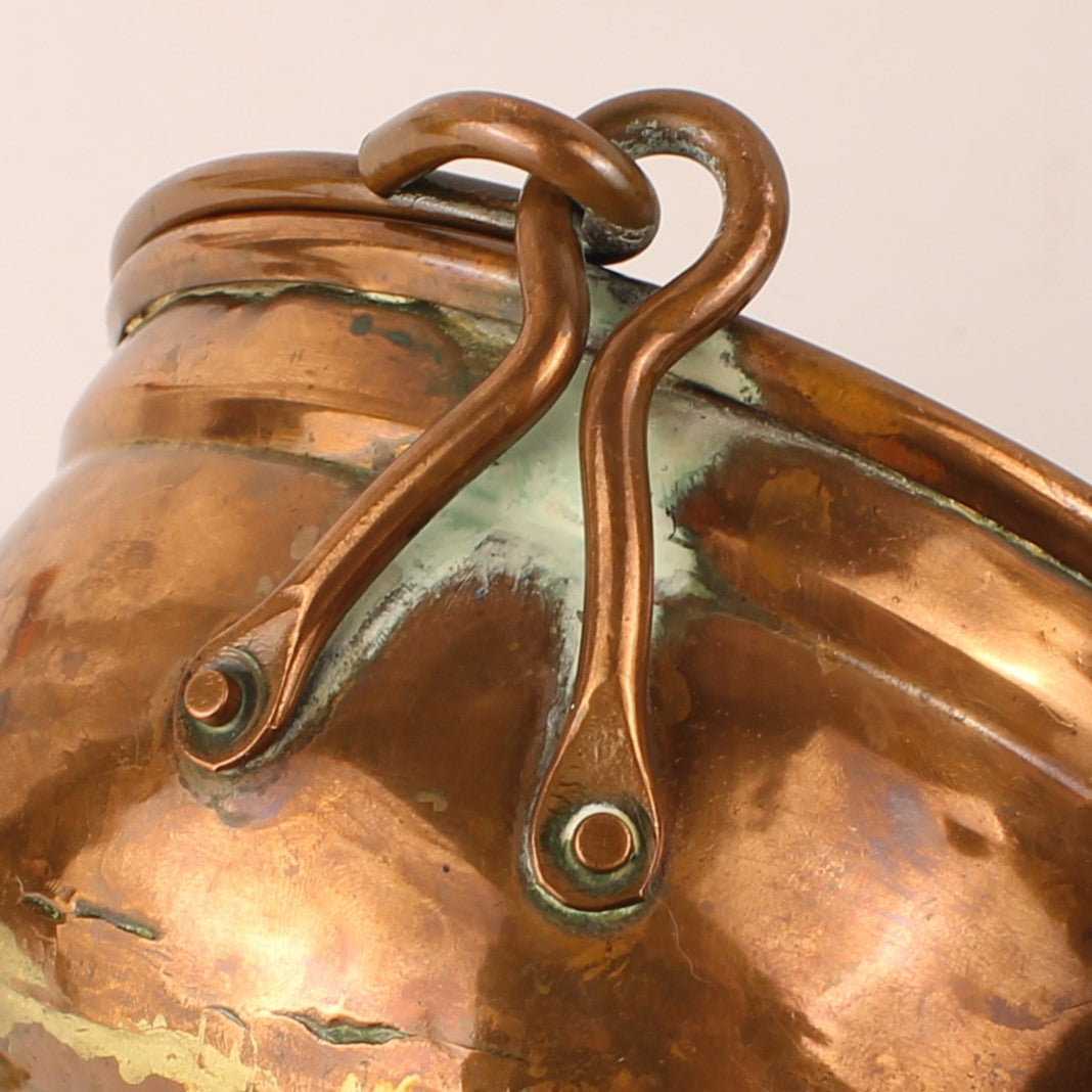 Koperen Potjes op Driepoten – Set van 2 – ca. 1910–1925 - Handgehamerd