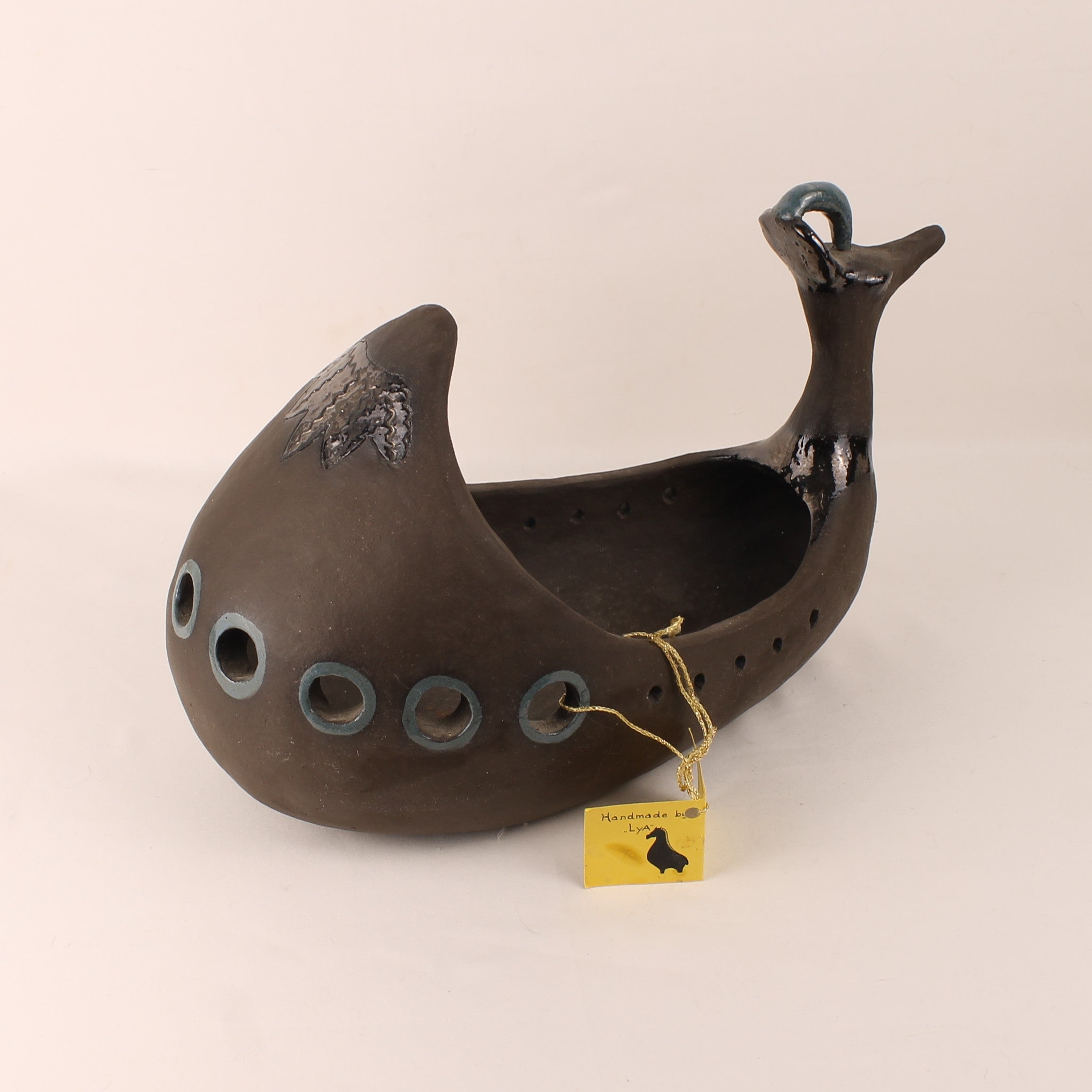 Handgemaakte Atelier Keramiek Sculptuur – Ceremoniële Roeiboot met Vogelkop – Unicum