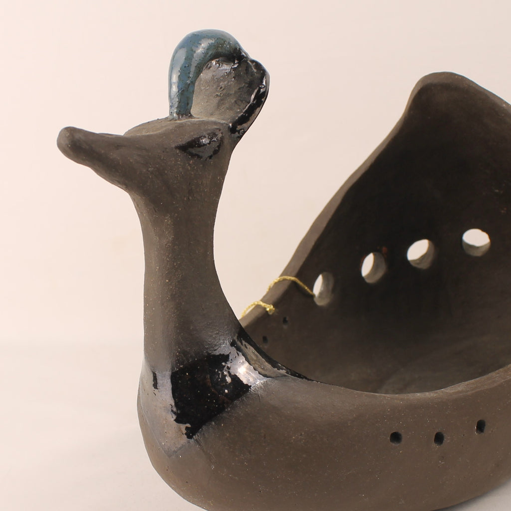 Handgemaakte Atelier Keramiek Sculptuur – Ceremoniële Roeiboot met Vogelkop – Unicum