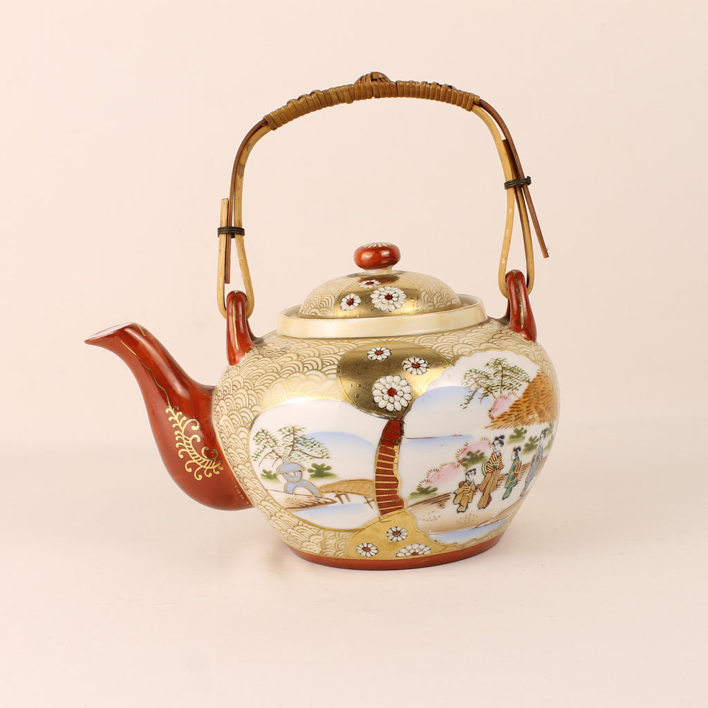 Japanese Satsuma Teapot with Bamboo Handle – Hand-painted & Richly Gilded – 20cm