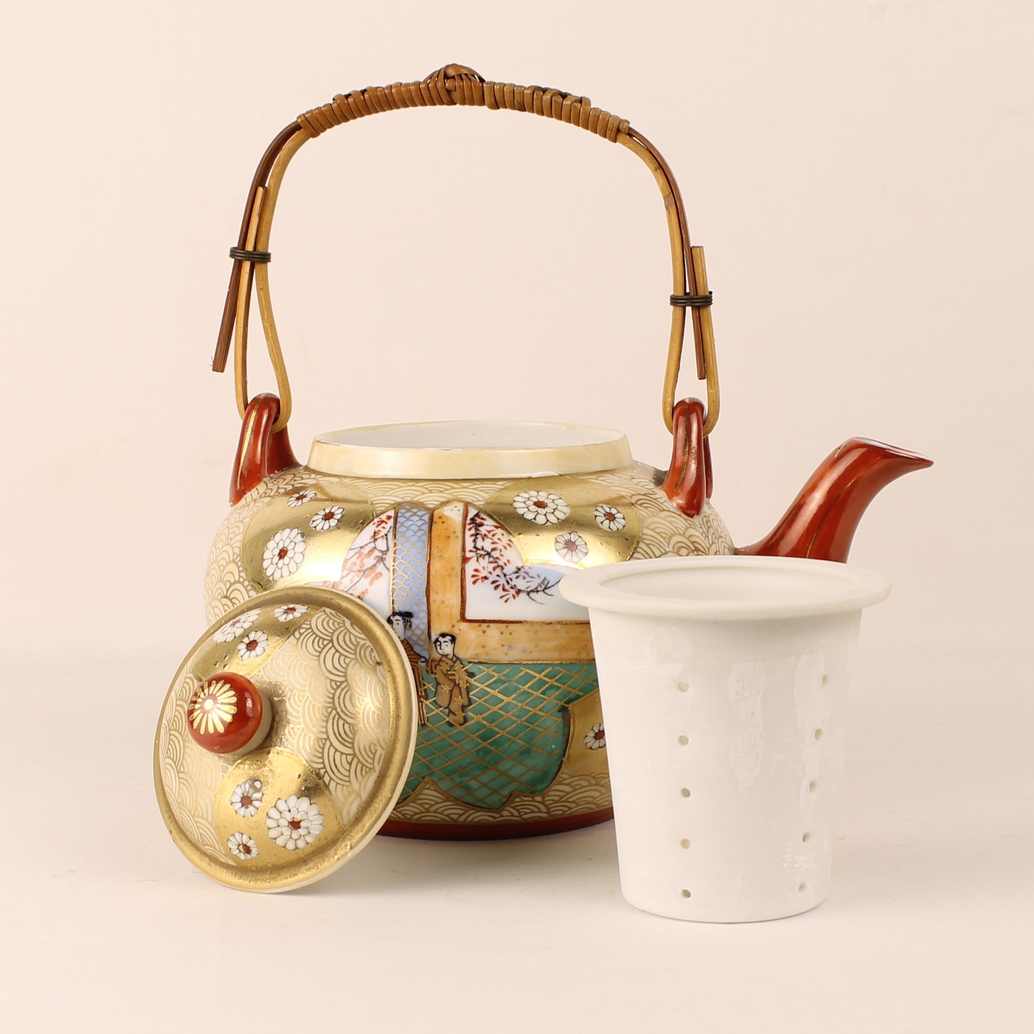 Théière japonaise Satsuma avec anse en bambou – Peinte à la main et richement dorée – 20cm