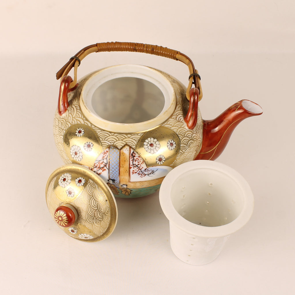 Japanese Satsuma Teapot with Bamboo Handle – Hand-painted & Richly Gilded – 20cm