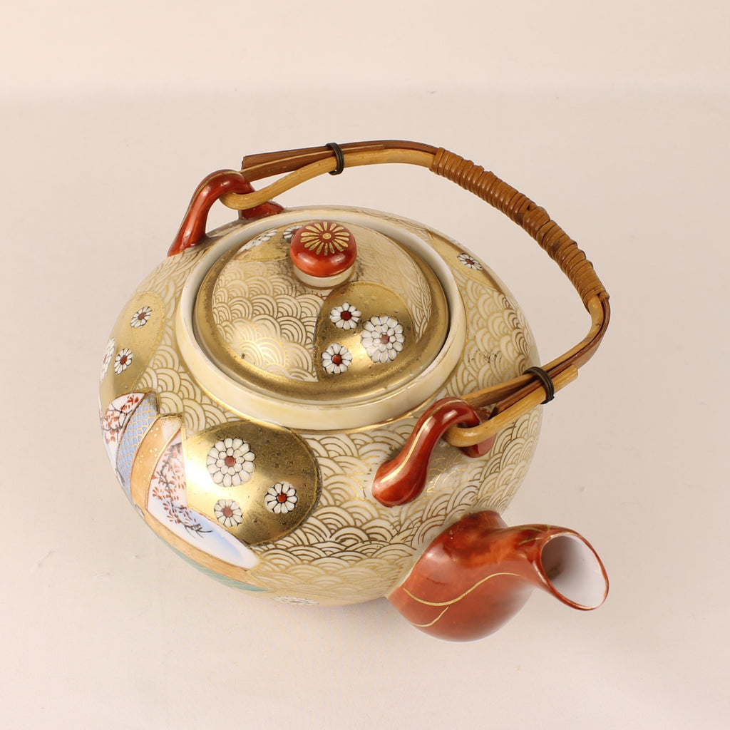 Japanese Satsuma Teapot with Bamboo Handle – Hand-painted & Richly Gilded – 20cm