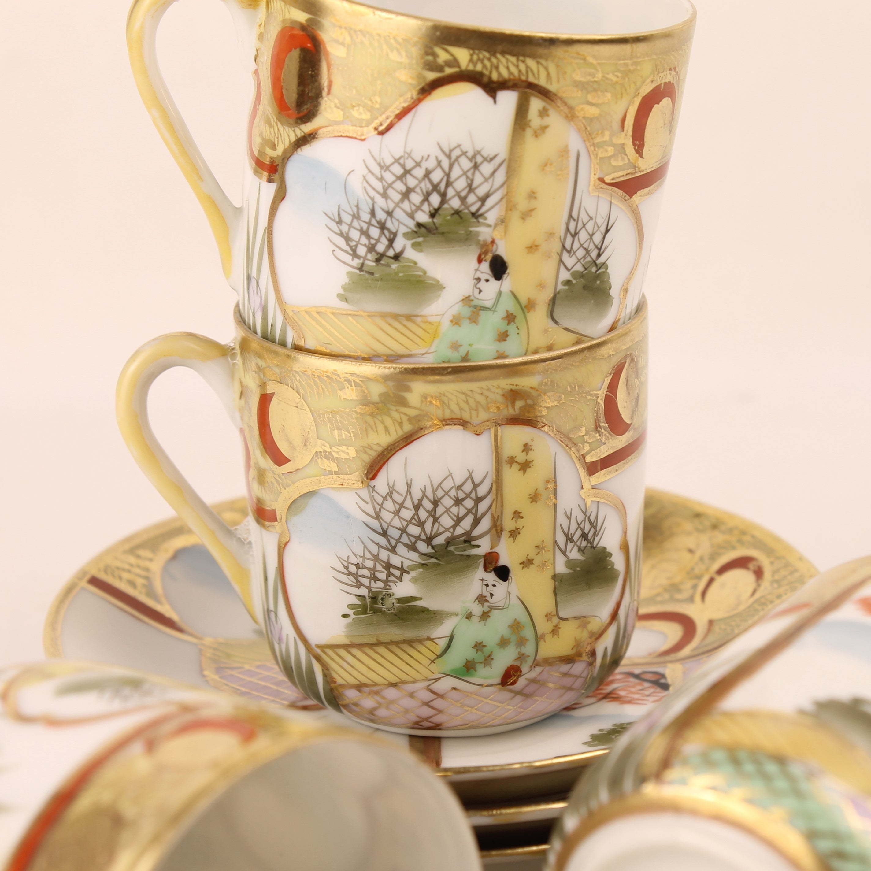 Japans Eggshell Porselein Mokka Servies – Rijk Verguld en Handbeschilderd