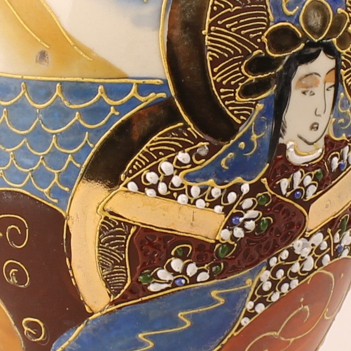 Japanse Satsuma Moriage Vaas 18cm - Handbeschilderd & Rijk Verguld - ca. 1940–1970