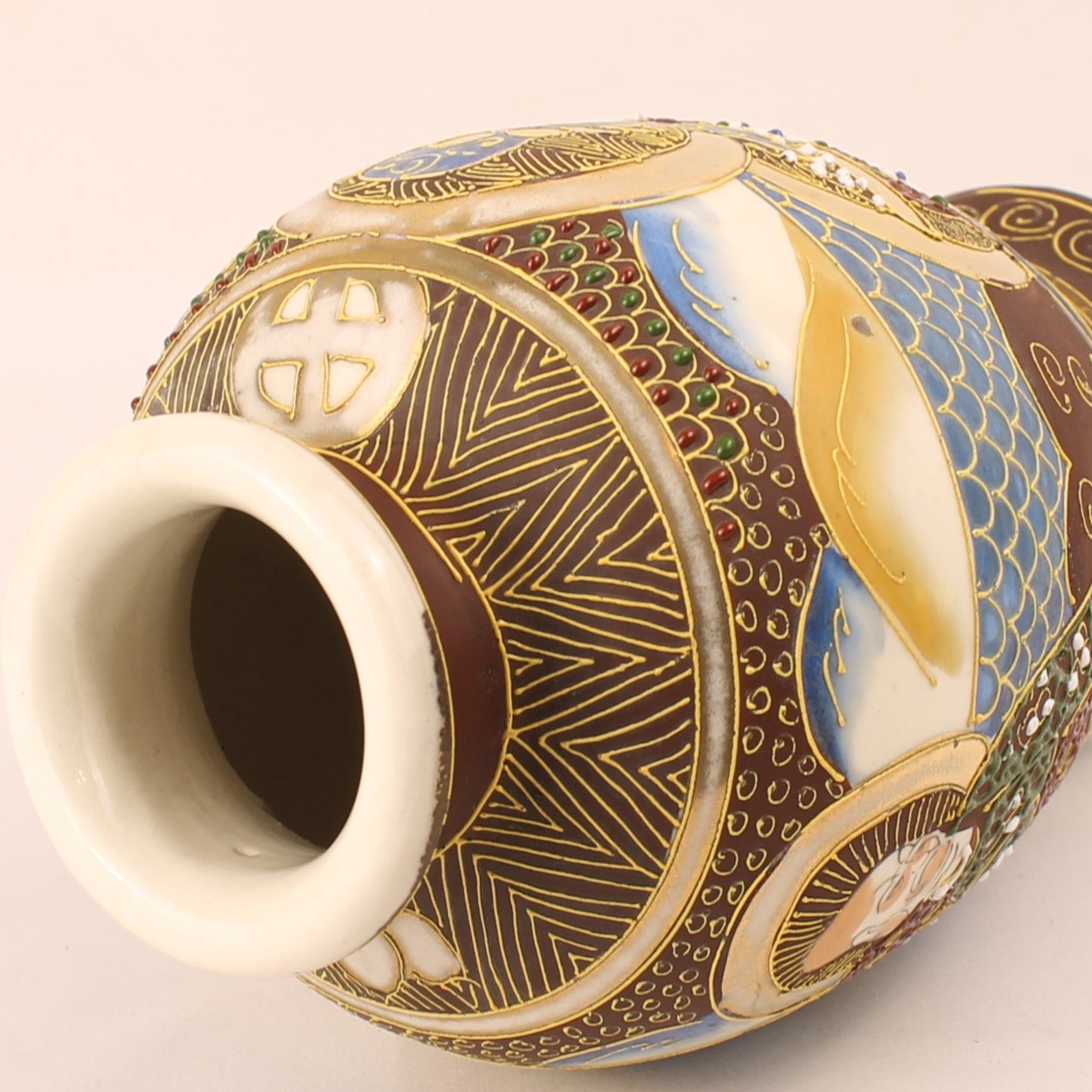 Japanse Satsuma Moriage Vaas 18cm - Handbeschilderd & Rijk Verguld - ca. 1940–1970