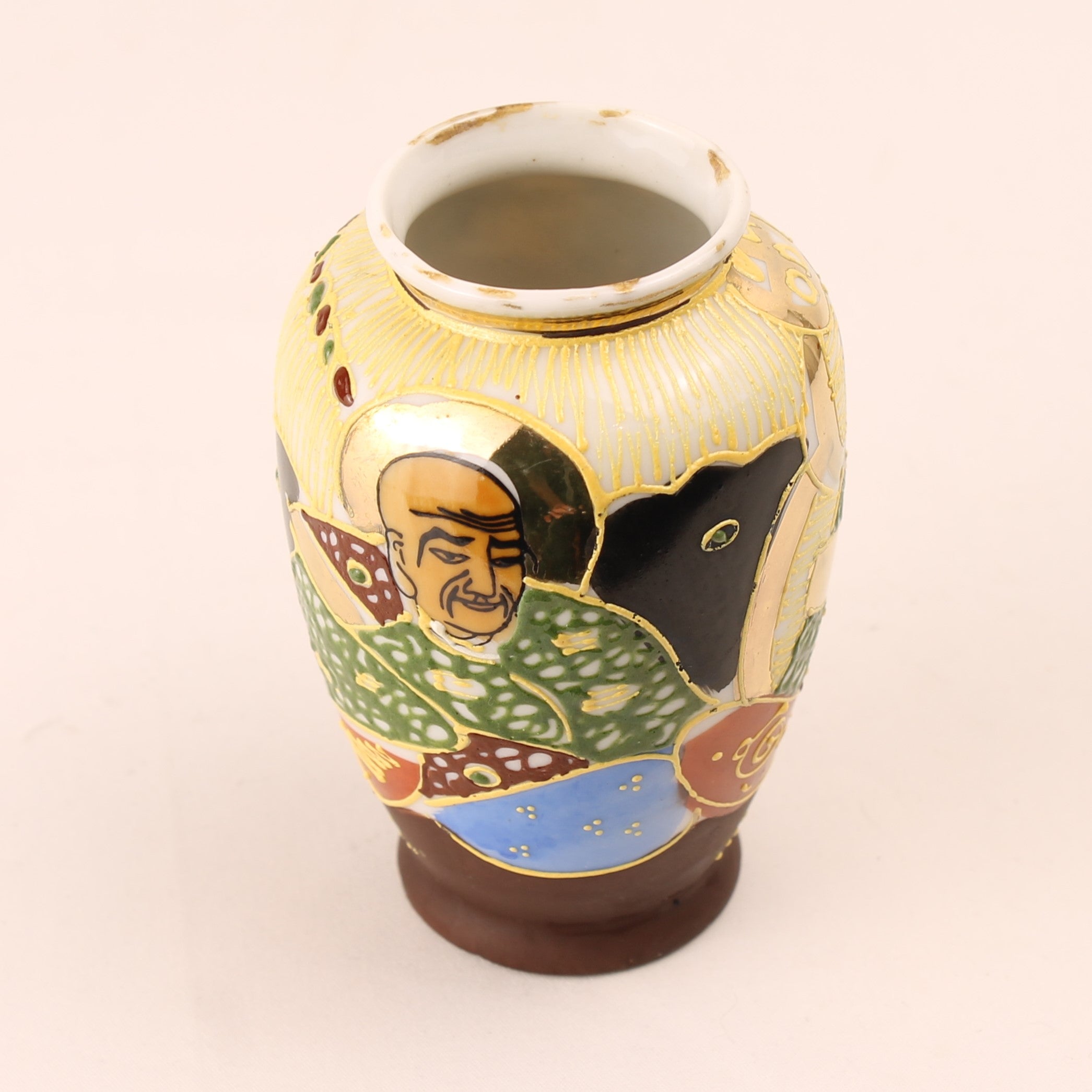 Japanse Satsuma Moriage Vaas – Handbeschilderd & Rijk Verguld – Showa Periode (ca. 1950–1970) – 9,5 cm