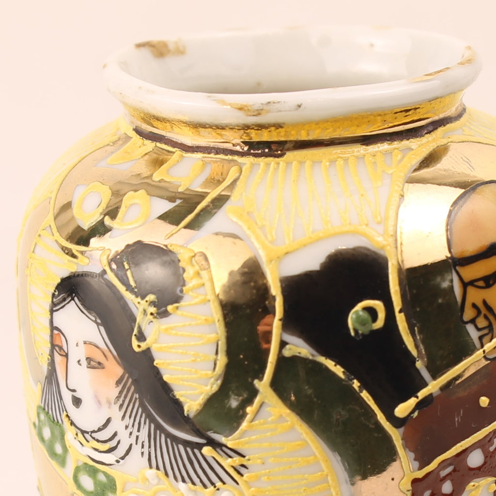 Japanse Satsuma Moriage Vaas – Handbeschilderd & Rijk Verguld – Showa Periode (ca. 1950–1970) – 9,5 cm