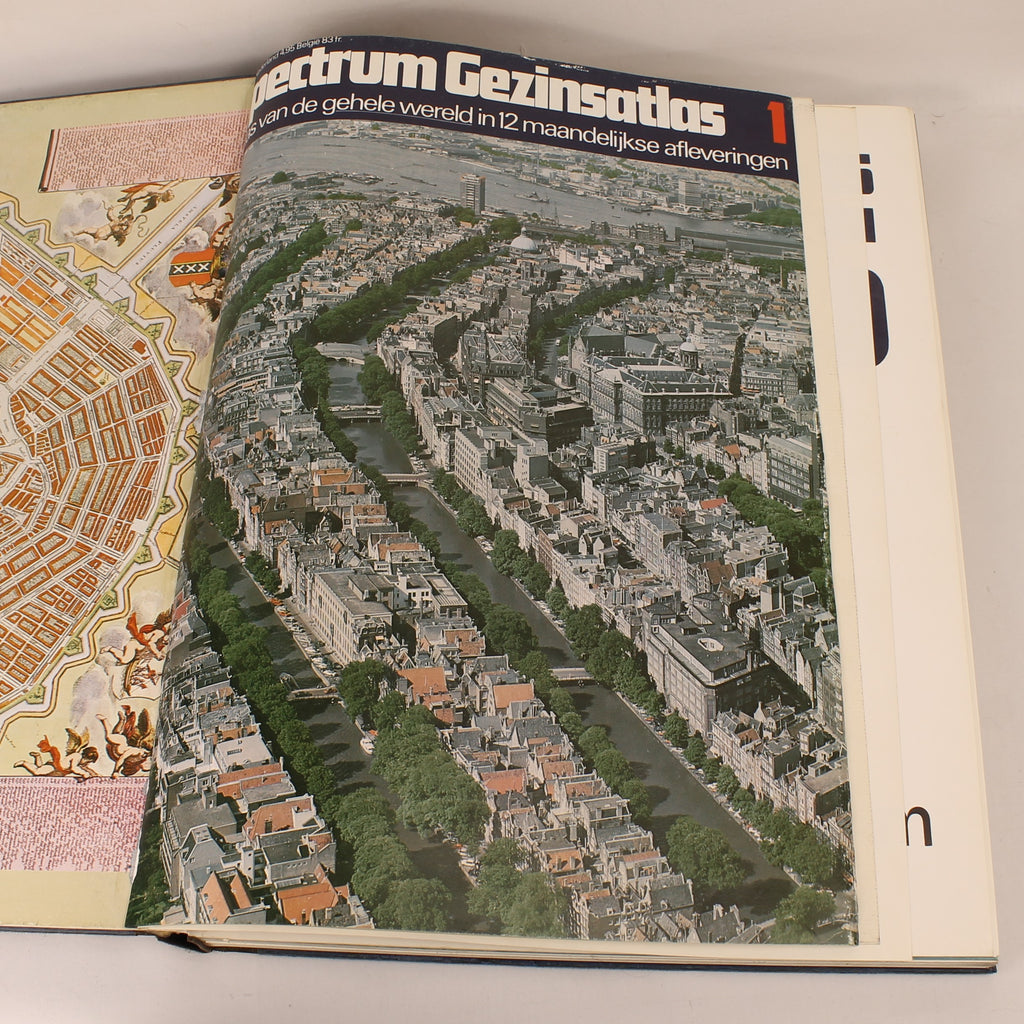 Spectrum Gezinsatlas 1974 – Groot Formaat Wereldatlas – Koude Oorlog Kaartbeeld – Het Spectrum Utrecht/Antwerpen