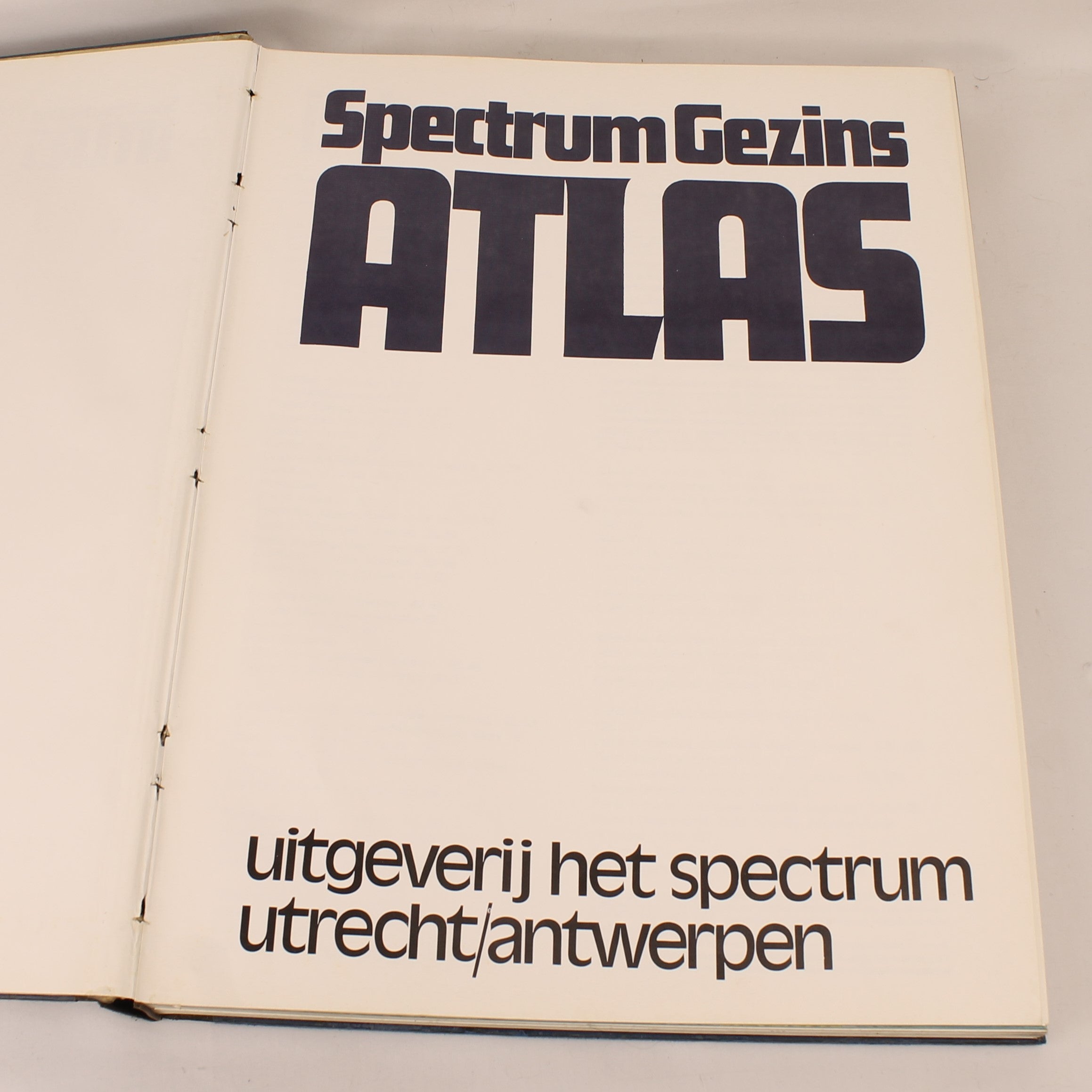 Spectrum Gezinsatlas 1974 – Groot Formaat Wereldatlas – Koude Oorlog Kaartbeeld – Het Spectrum Utrecht/Antwerpen