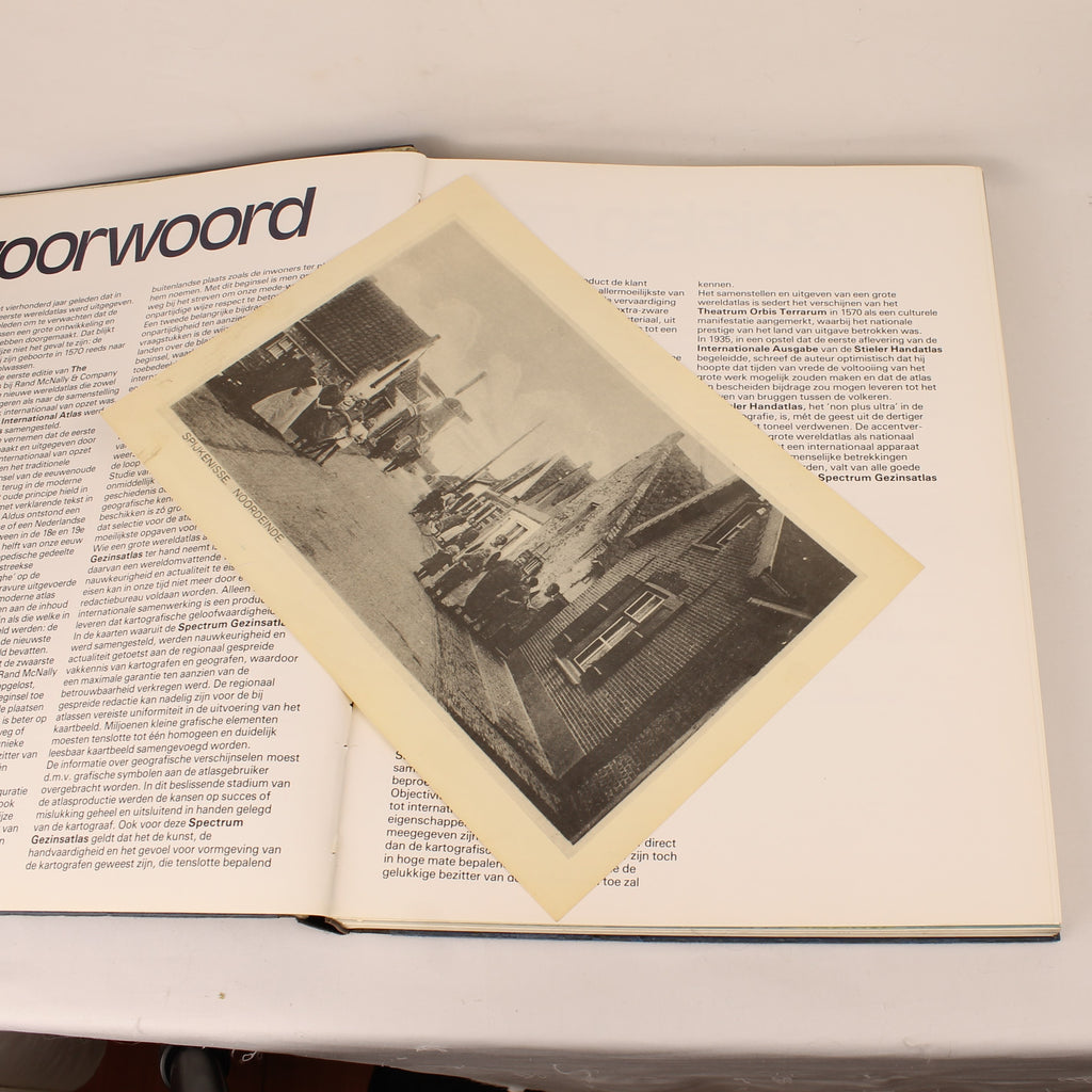 Spectrum Gezinsatlas 1974 – Groot Formaat Wereldatlas – Koude Oorlog Kaartbeeld – Het Spectrum Utrecht/Antwerpen